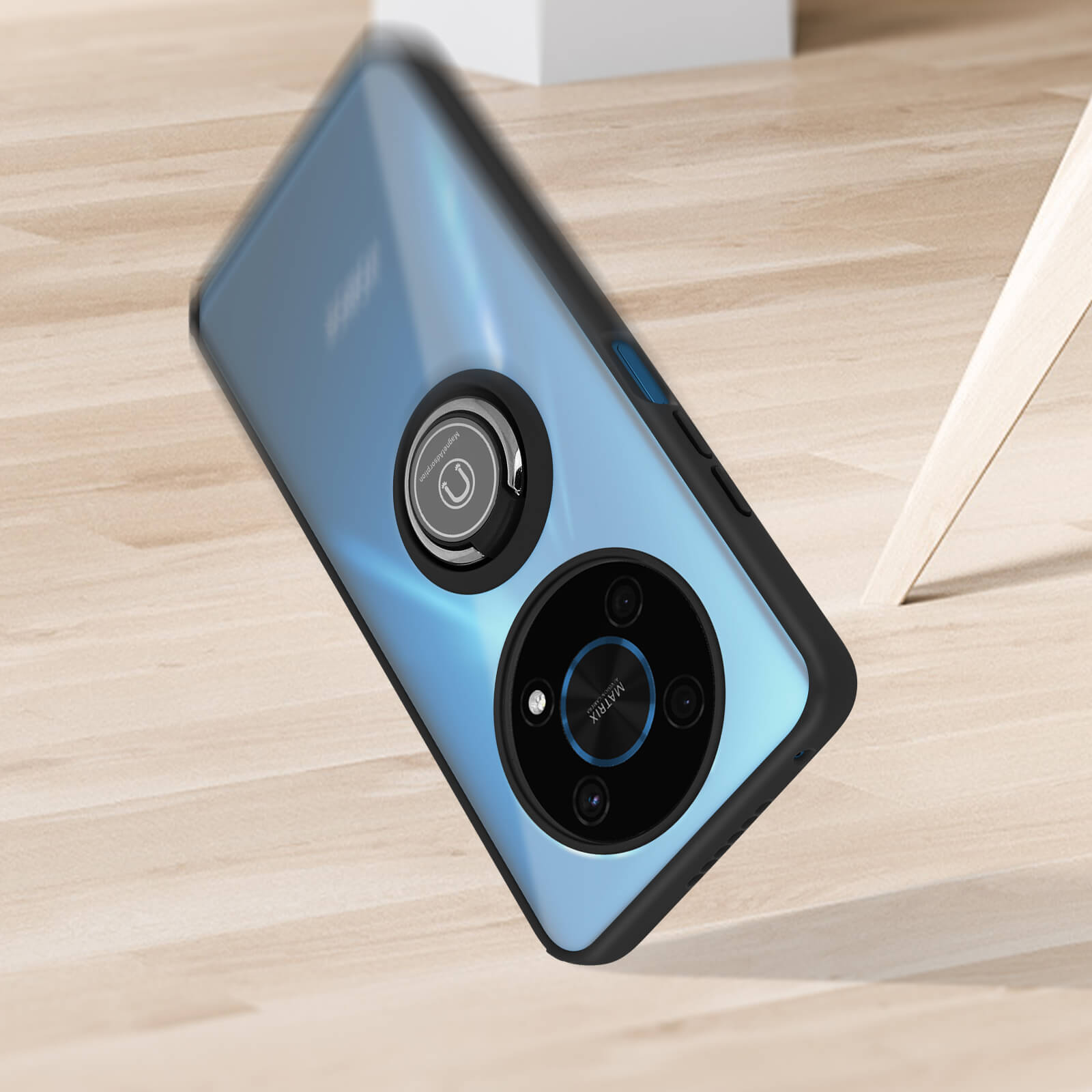 Custodia per telefono con anello su legno. Telefono blu. Custodia nera.