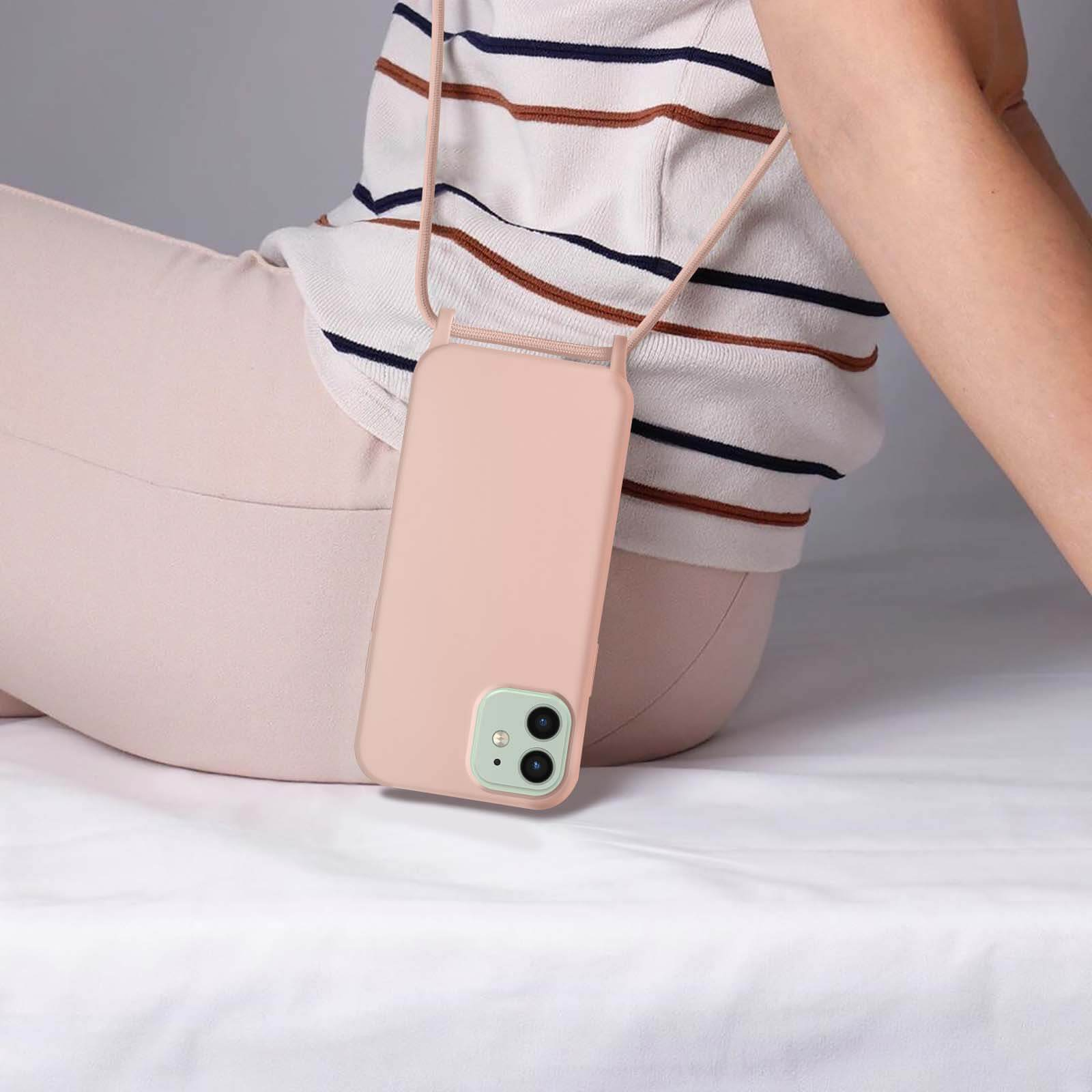 Frau mit Handyhülle mit Riemen. Das Telefon ist rosa und hat eine Kamera.