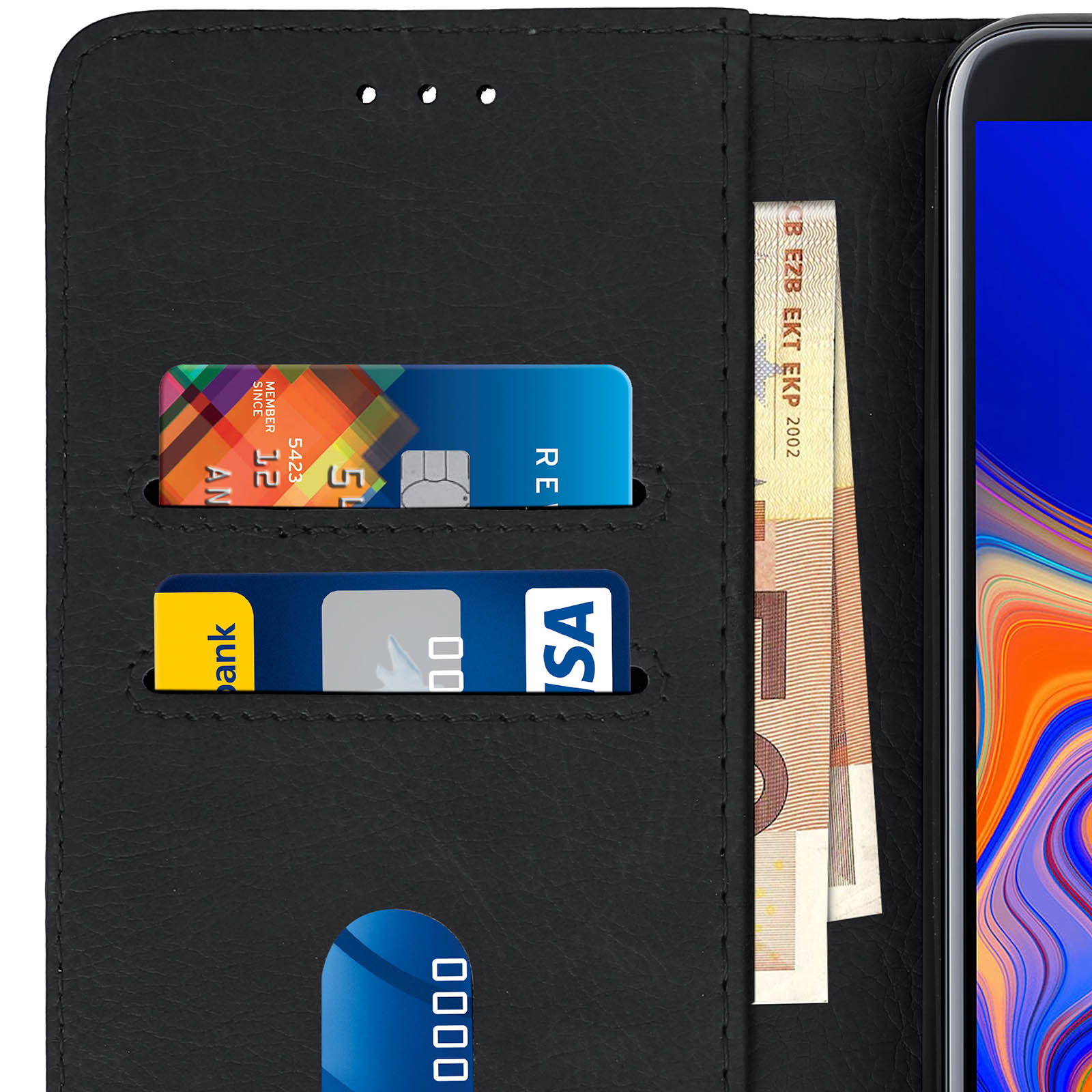 Custodia per telefono aperta. Carte di credito e denaro negli slot. Primo piano.