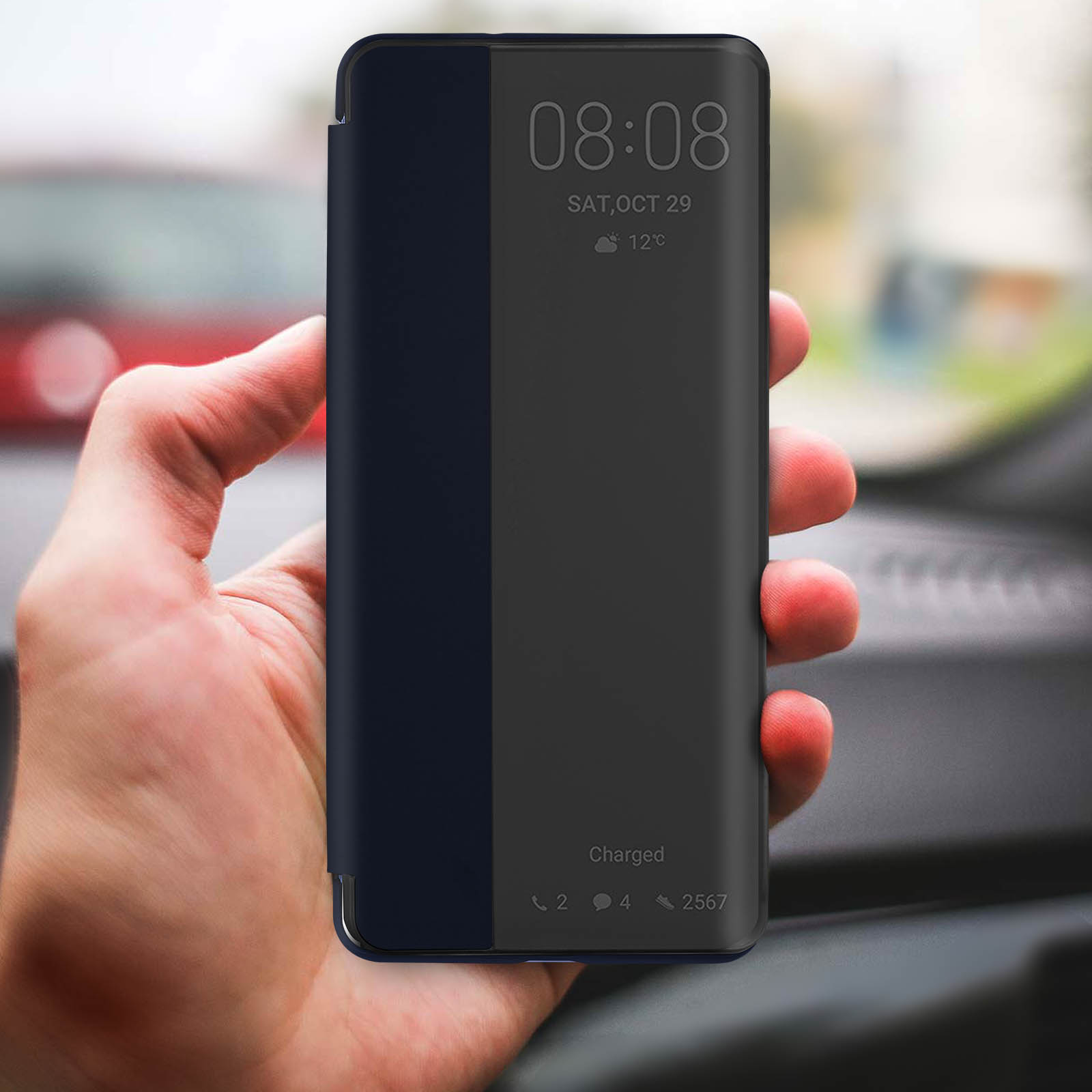 Una custodia per telefono chiusa mostra l'ora e la data. La custodia è nera.