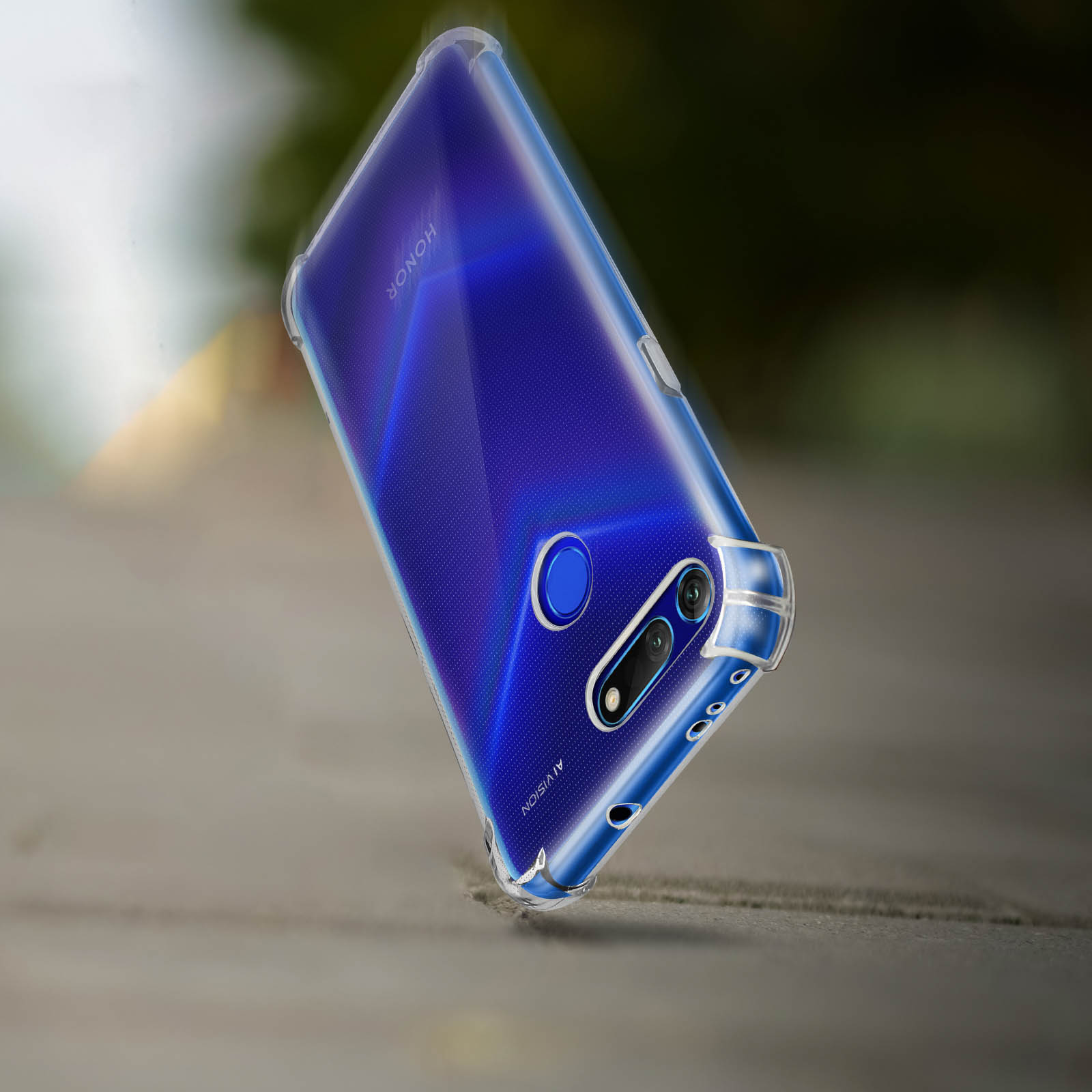 Custodia blu per telefono in aria. La custodia è blu. Lo sfondo è sfocato.