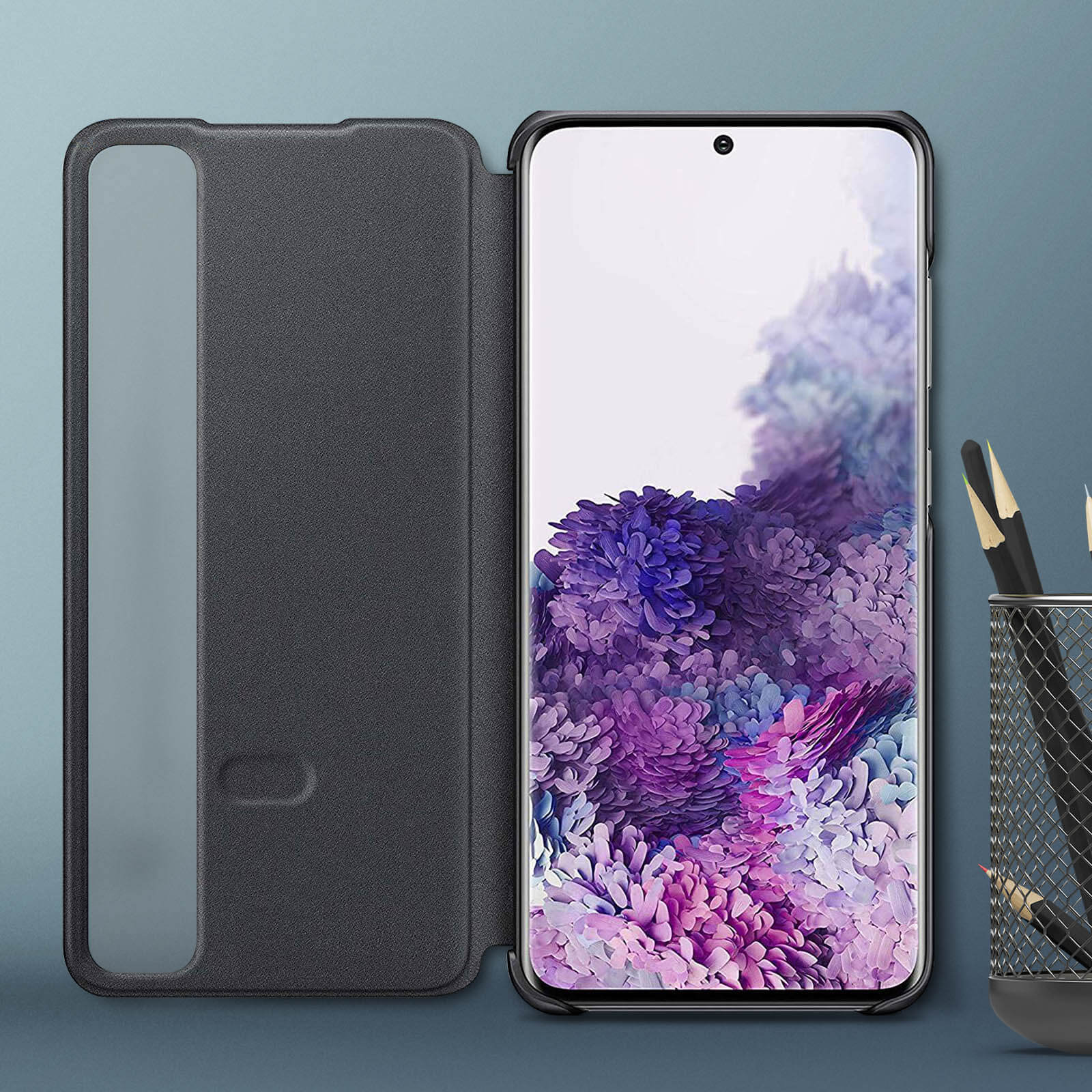 Czarny telefon w ciemnoszarej obudowie. Widoczne okno.