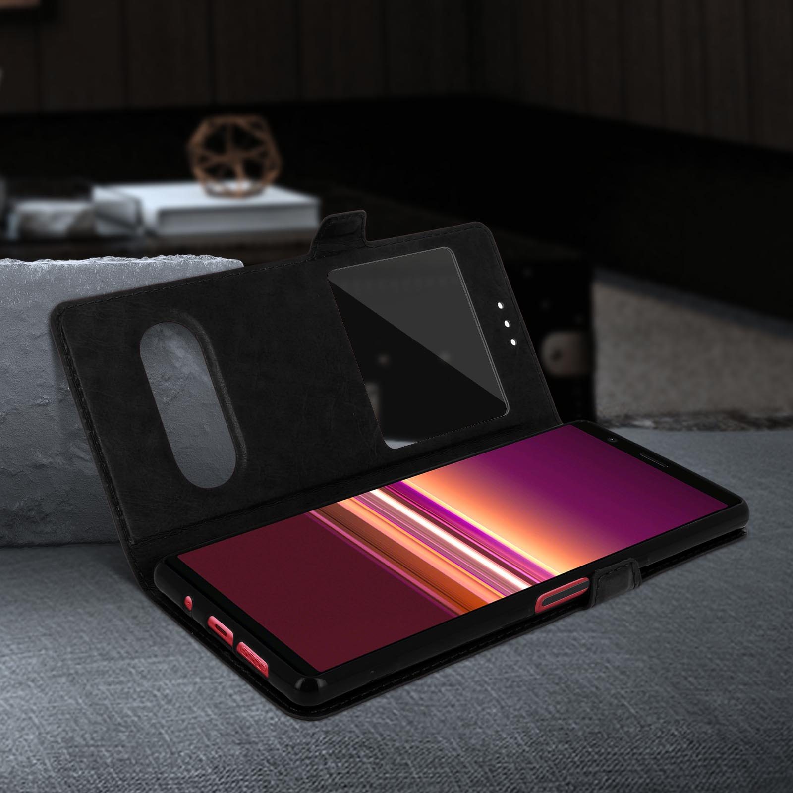Telefono in una custodia nera con specchio visibile. Il telefono mostra un'immagine rossa e viola.
