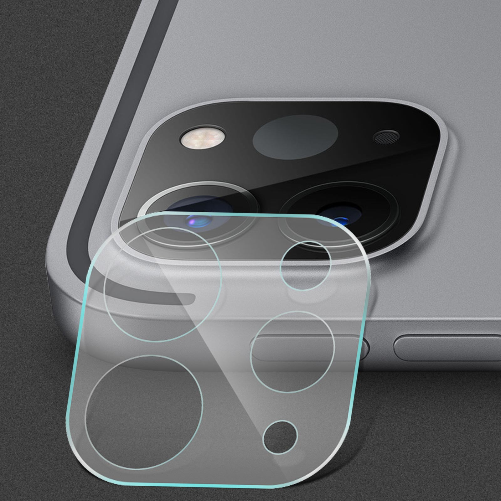 Gros plan du protecteur d'objectif de l'appareil photo du téléphone. Il a un couvercle transparent. Fond gris.