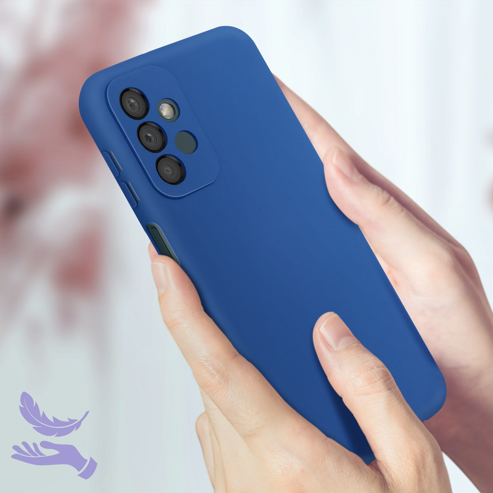 Mani che tengono una custodia blu per telefono con un telefono, con una piuma a sinistra.