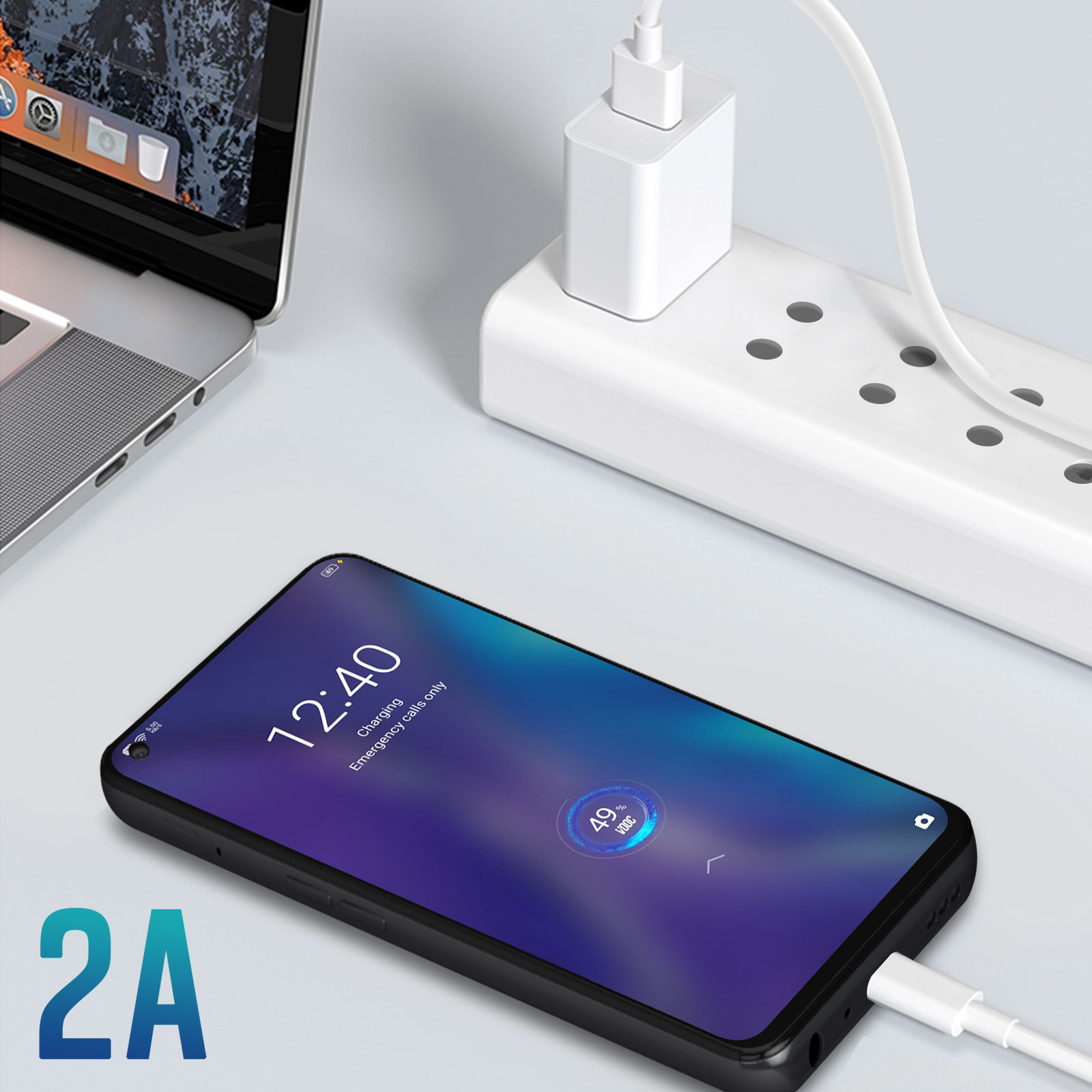 Un teléfono cargando cerca de una toma de corriente. El teléfono muestra la carga de la batería al 49%.