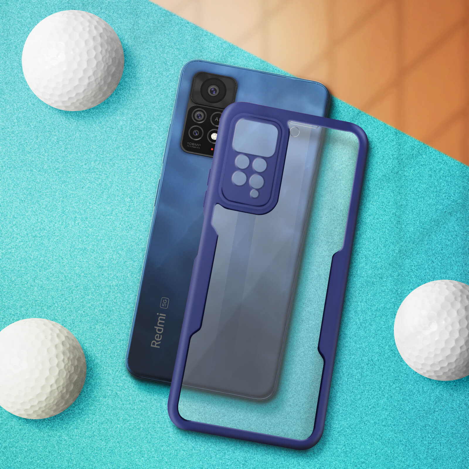 Téléphone bleu avec coque transparente et balles de golf sur surface turquoise.