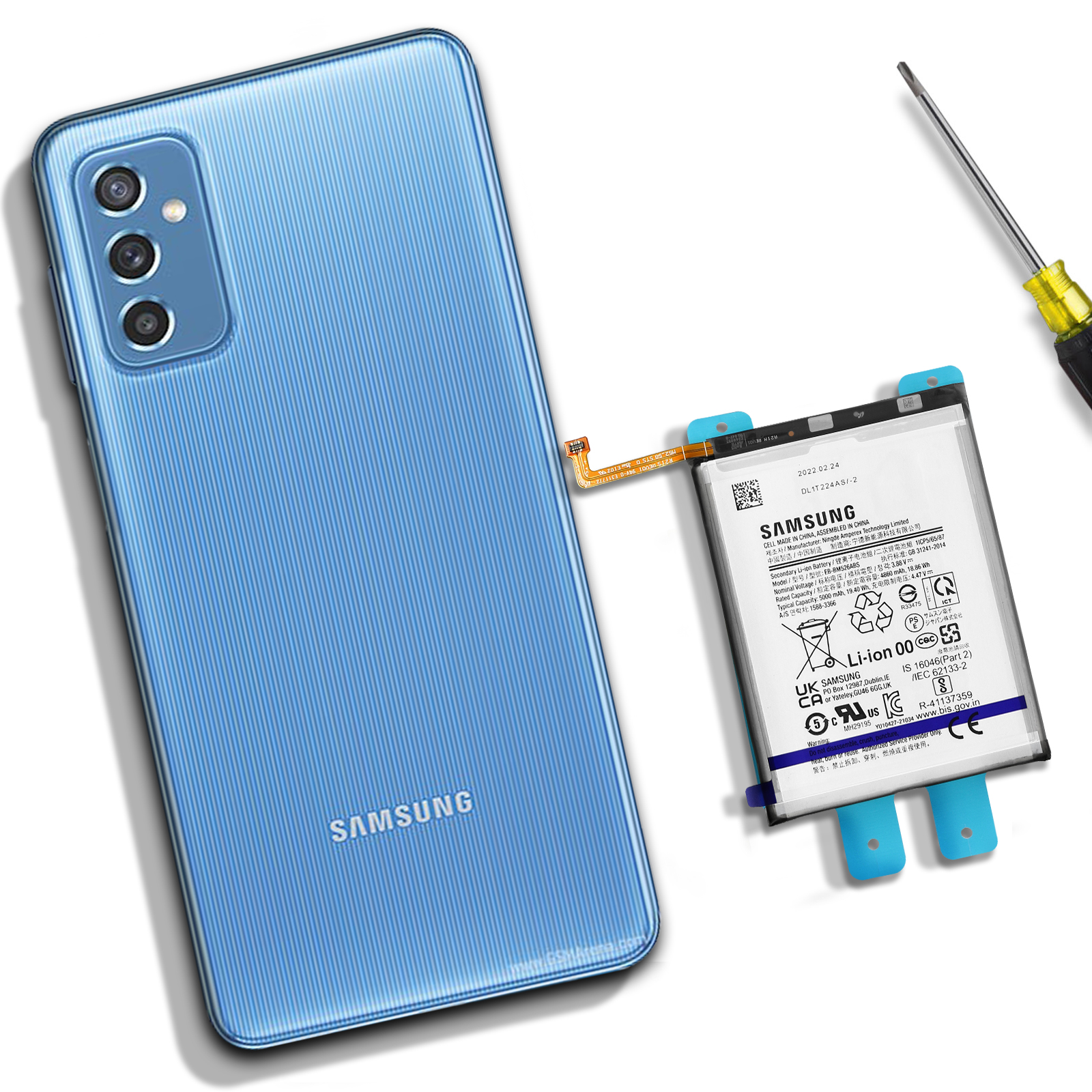 Telefono e batteria su una superficie, con un cacciavite. Telefono illuminato di blu.