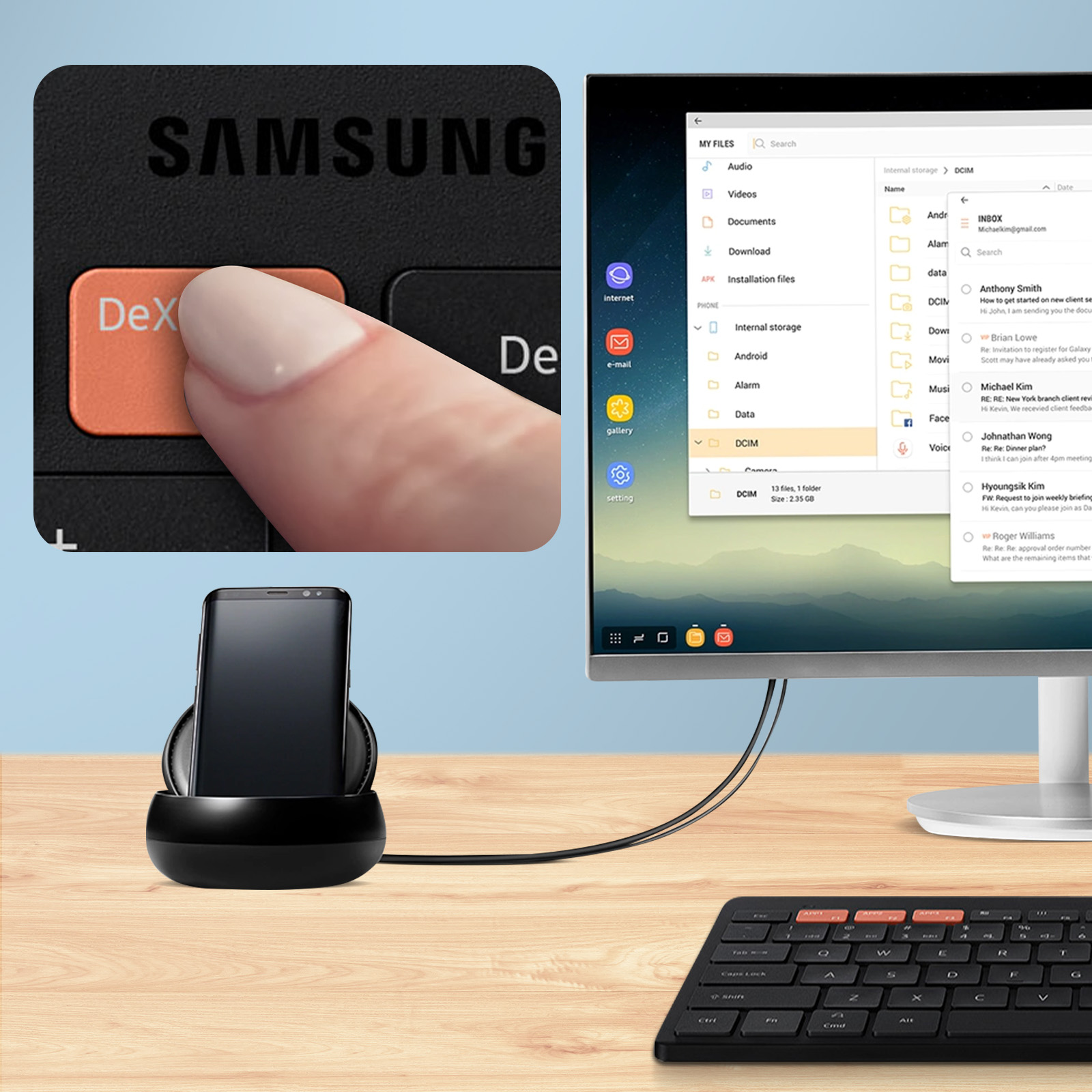 Un teléfono conectado a una pantalla, un teclado y una base de carga. El teléfono muestra la interfaz Samsung DeX.
