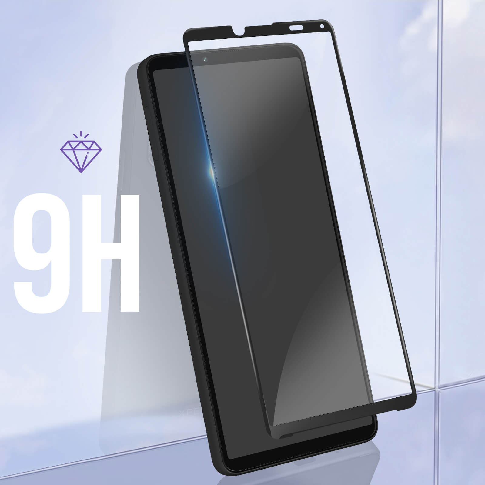 Téléphone avec protecteur d'écran, icône diamant 9H. Téléphone sur une surface en verre. Fond blanc et bleu.