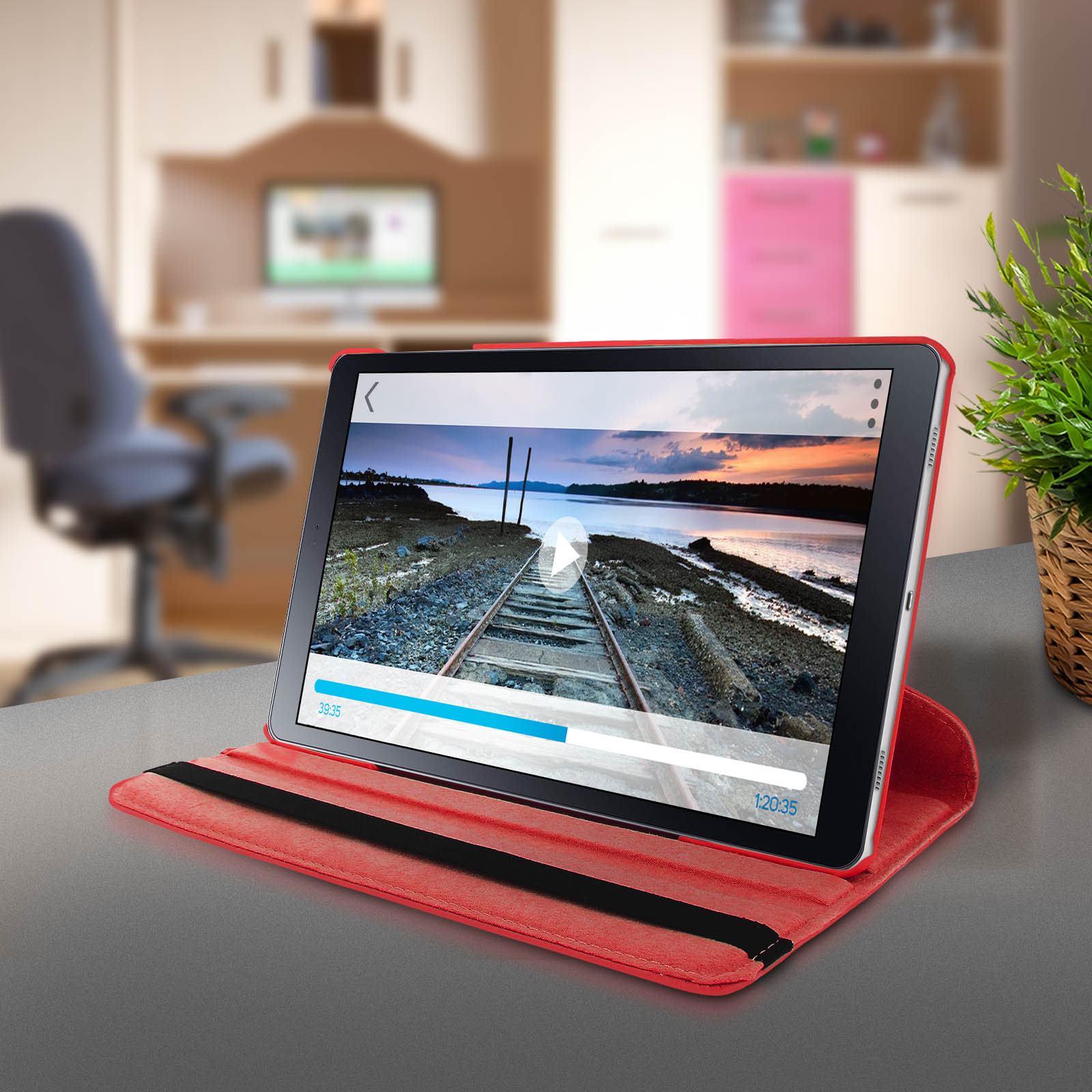 Un tablet è posizionato su una custodia rossa che mostra un video e un pulsante di riproduzione.
