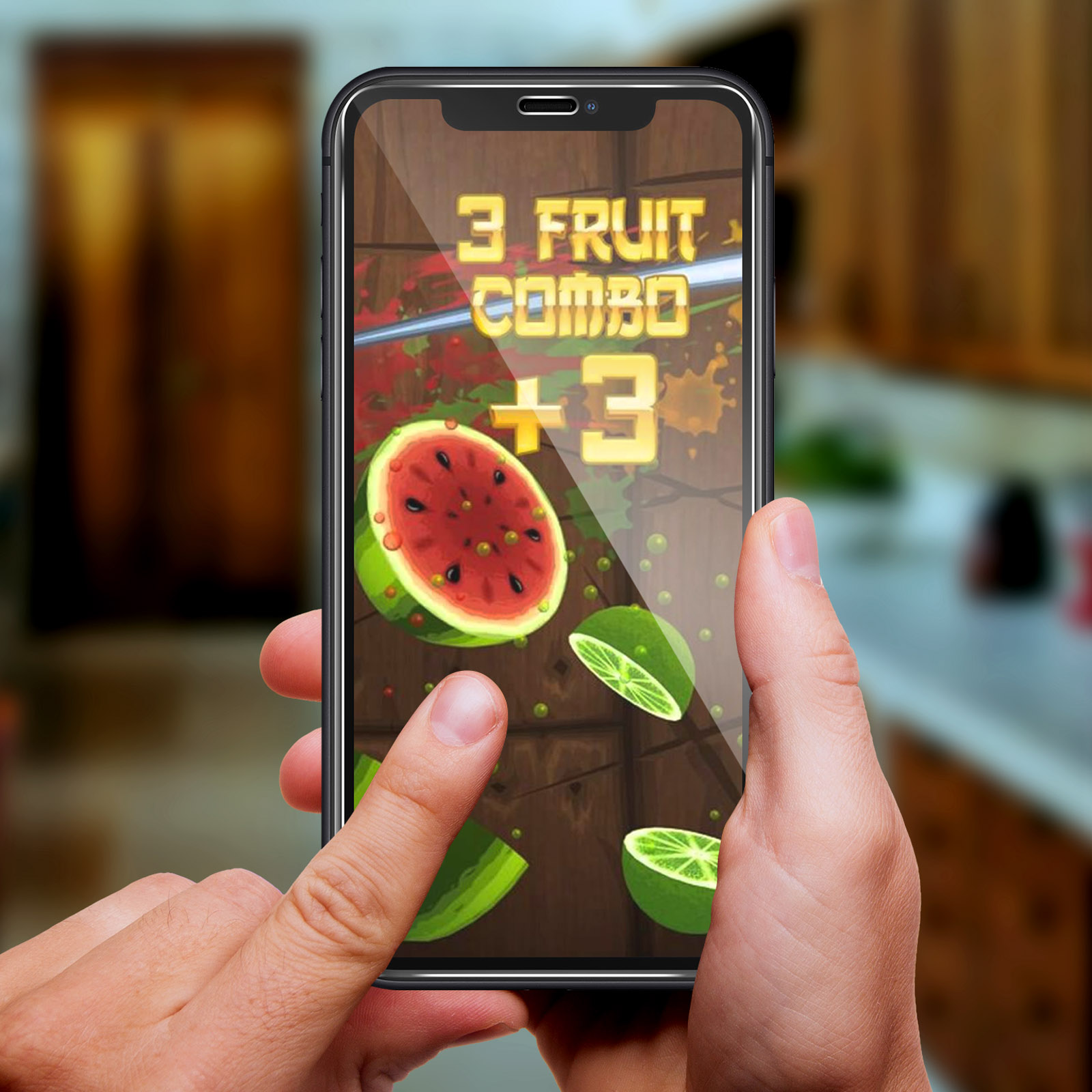 Un telefono gioca a un gioco con la frutta. Lo schermo mostra un'anguria, lime e testo.