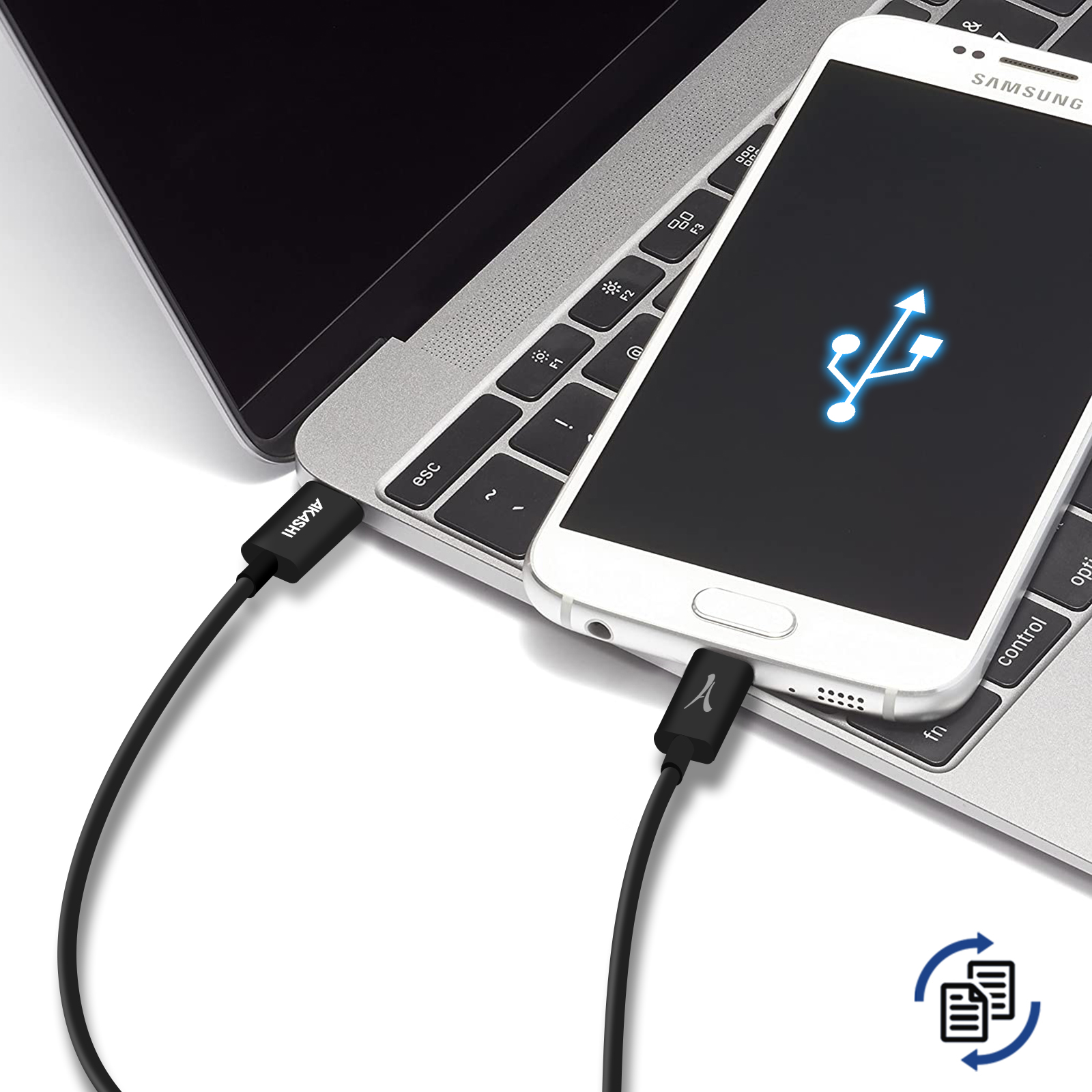 Un telefono è collegato a un laptop con un cavo. Sullo schermo del telefono c'è un'icona di trasferimento.