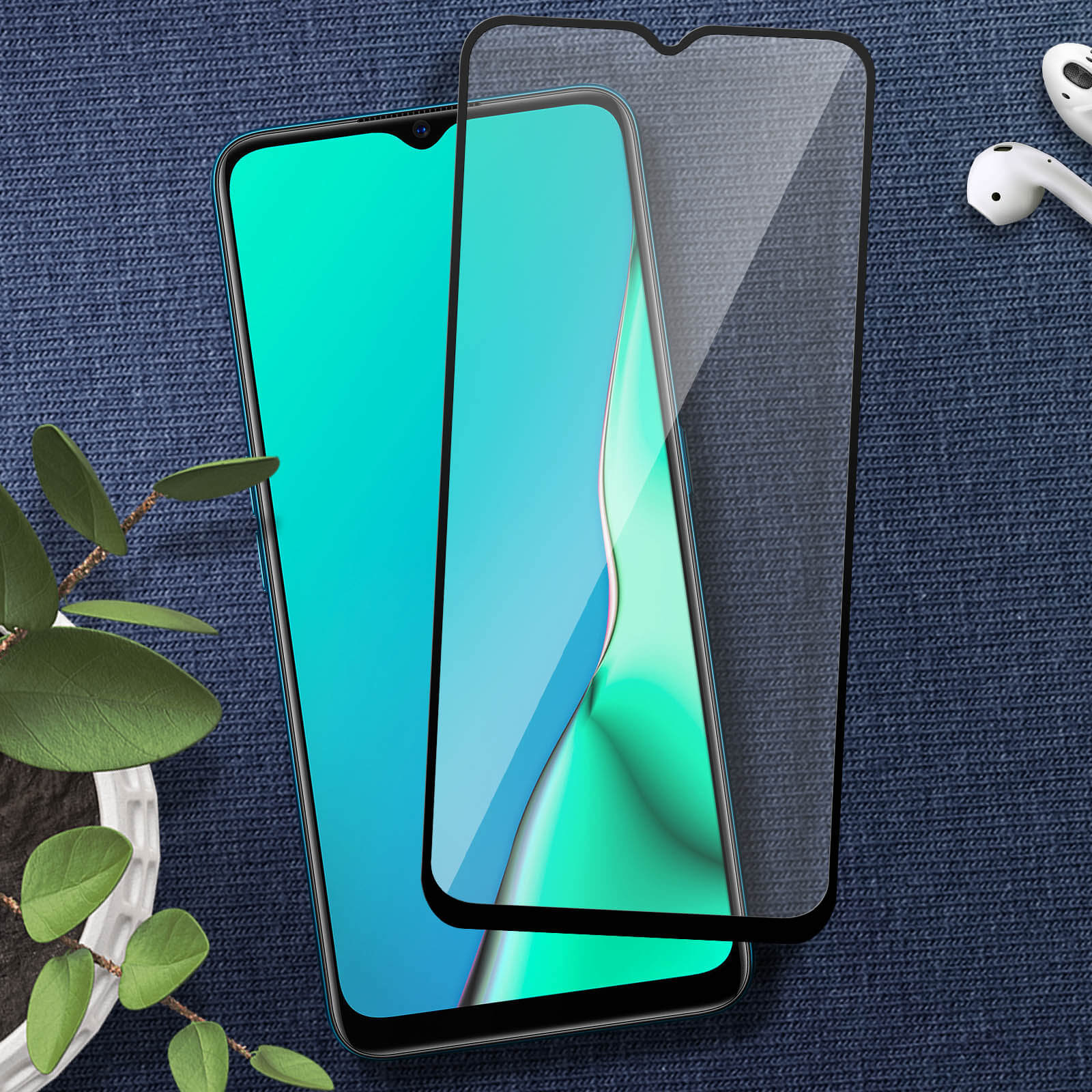 Un telefono con protezione schermo. Il telefono ha una cornice blu e uno schermo turchese.
