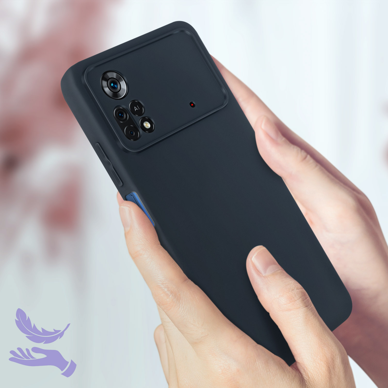 Mani che tengono una custodia blu scuro. La custodia ha un modulo fotocamera. Sfondo rosa.