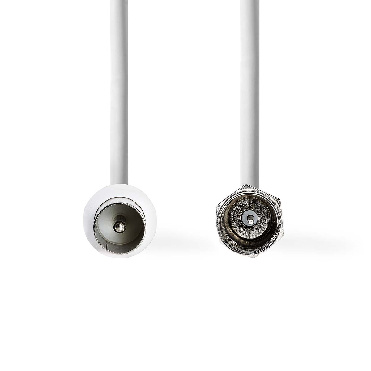 Dos cables coaxiales blancos. Uno con conector macho, otro con hembra. Fondo blanco.