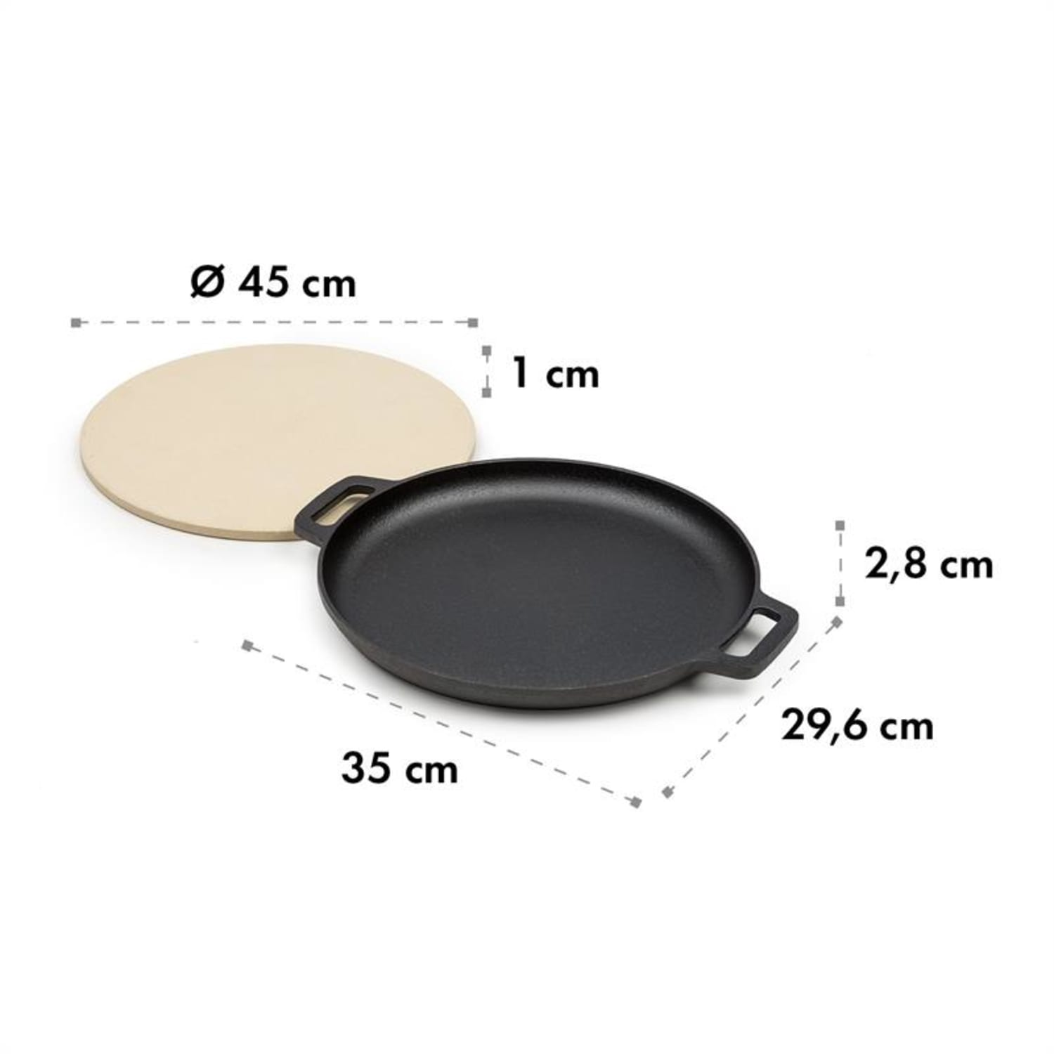 Padella in ghisa nera con pietra per pizza beige. Dimensioni indicate. Sfondo bianco.