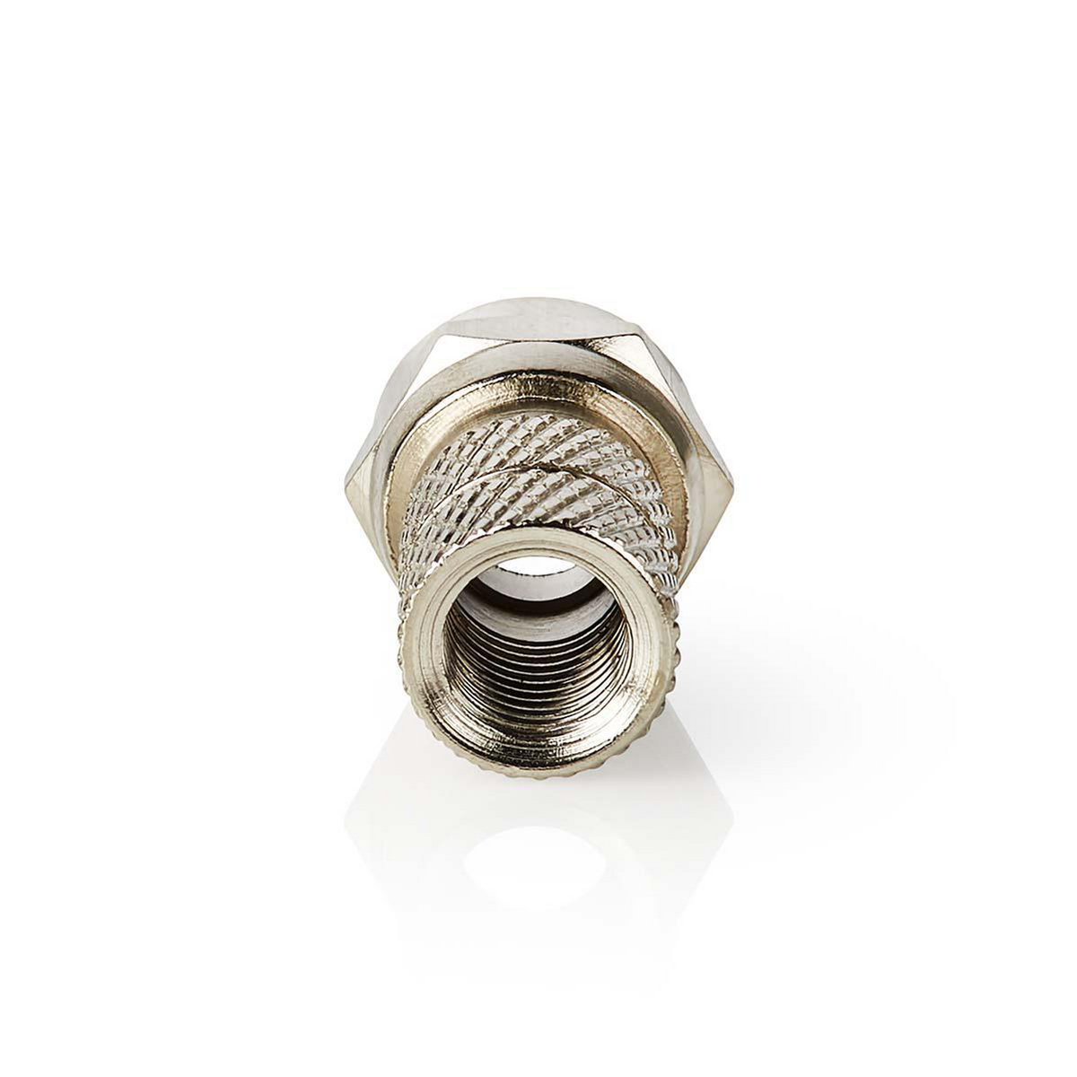 Ein glänzender Metallverbinder. Es ist eine Nahaufnahme, und weißer Hintergrund.