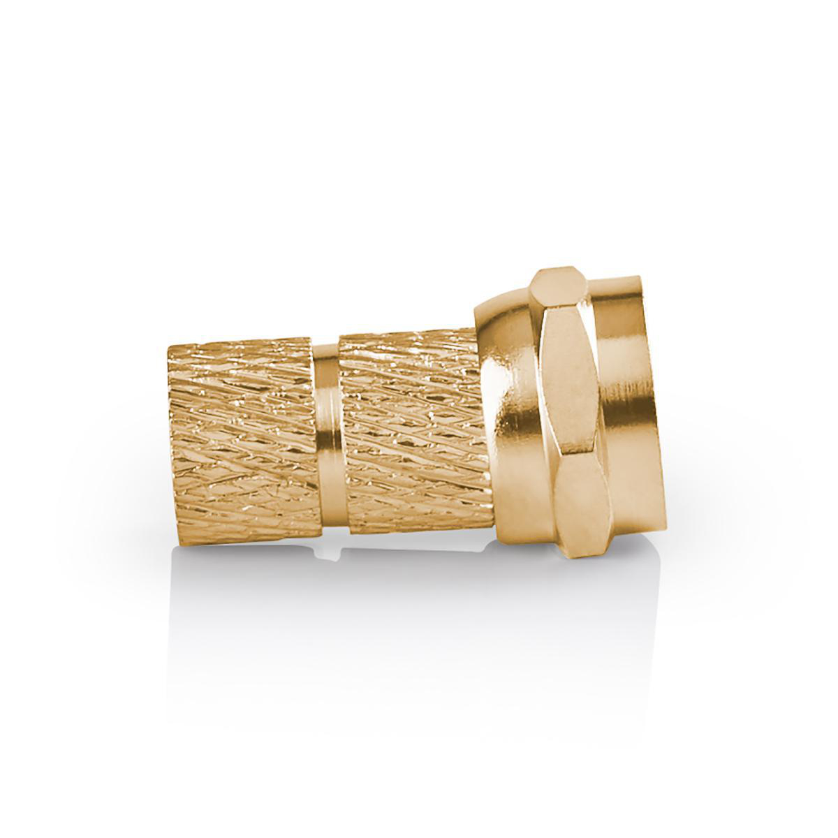 Ein goldfarbenes Messingfitting liegt auf einer weißen, reflektierenden Oberfläche. Es hat eine strukturierte Oberfläche.