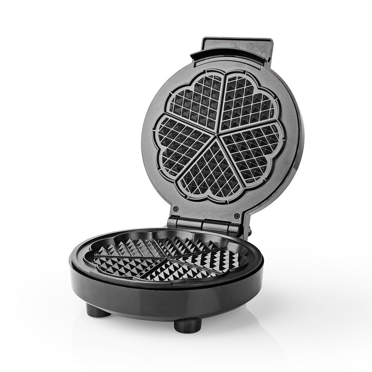 Waffle maker nero aperto, mostra gli stampi. Sfondo bianco.