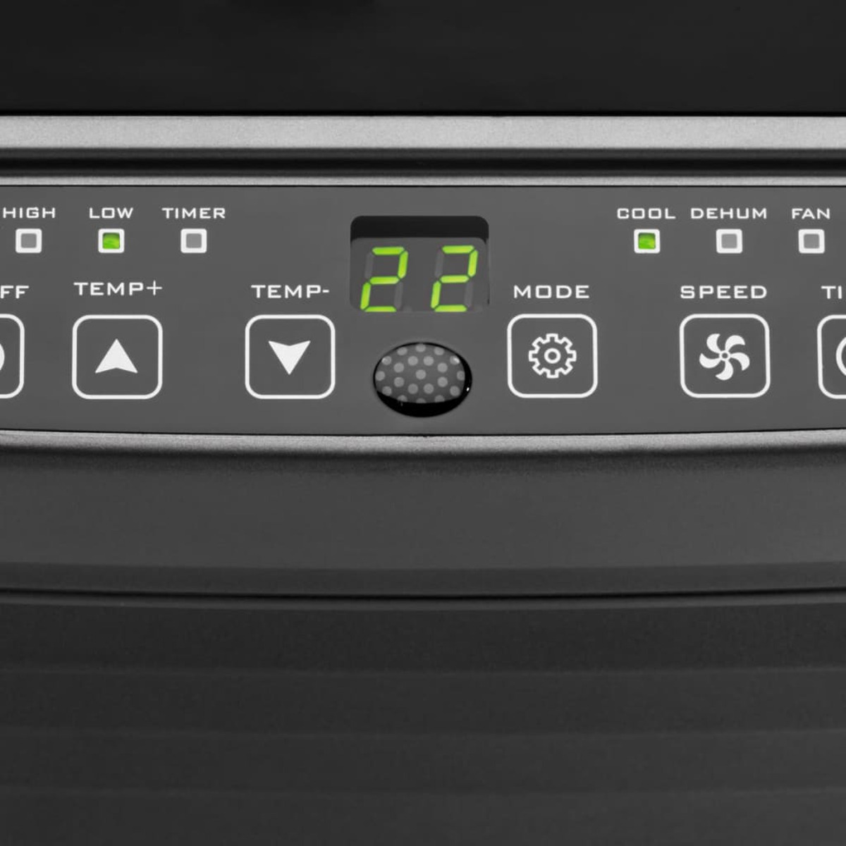 Zbliżenie panelu sterowania klimatyzera z wyświetlaczem cyfrowym i przyciskami.