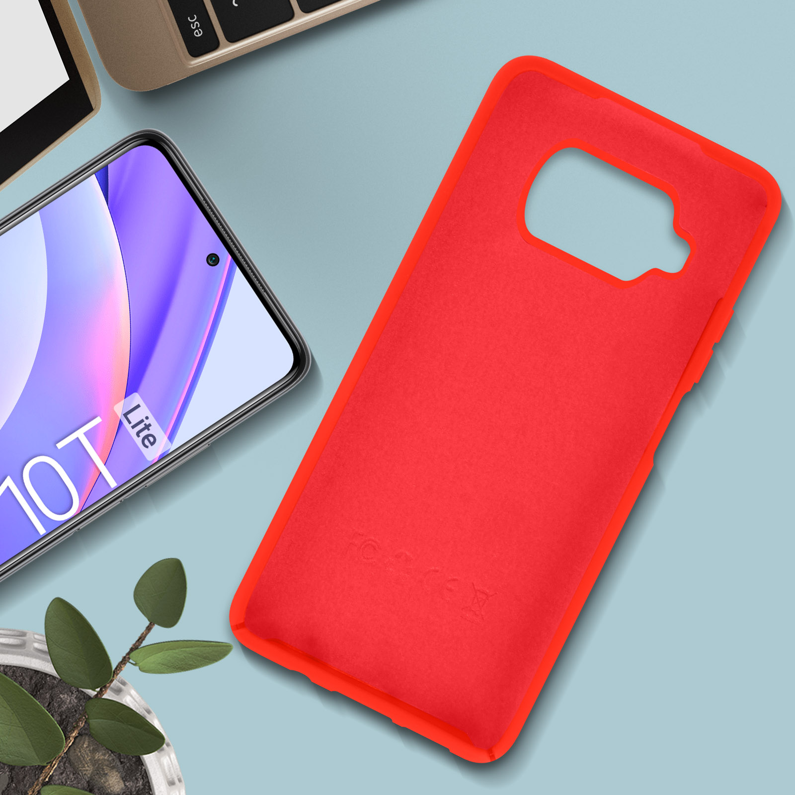 Custodia rossa per telefono con ritagli per un telefono e una custodia rossa su una superficie blu. Il telefono è 10T Lite.
