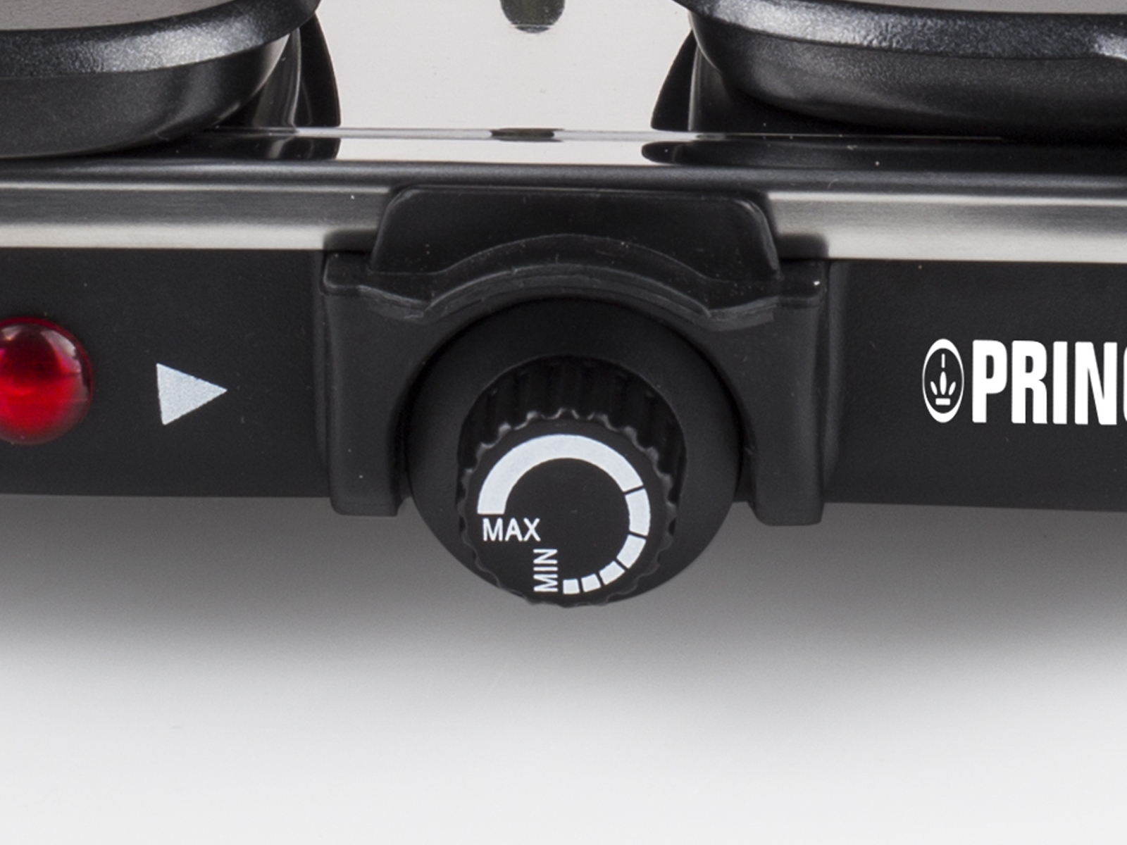 Nahaufnahme eines Raclette-Grill-Bedienrades mit Markierungen und einem Logo.