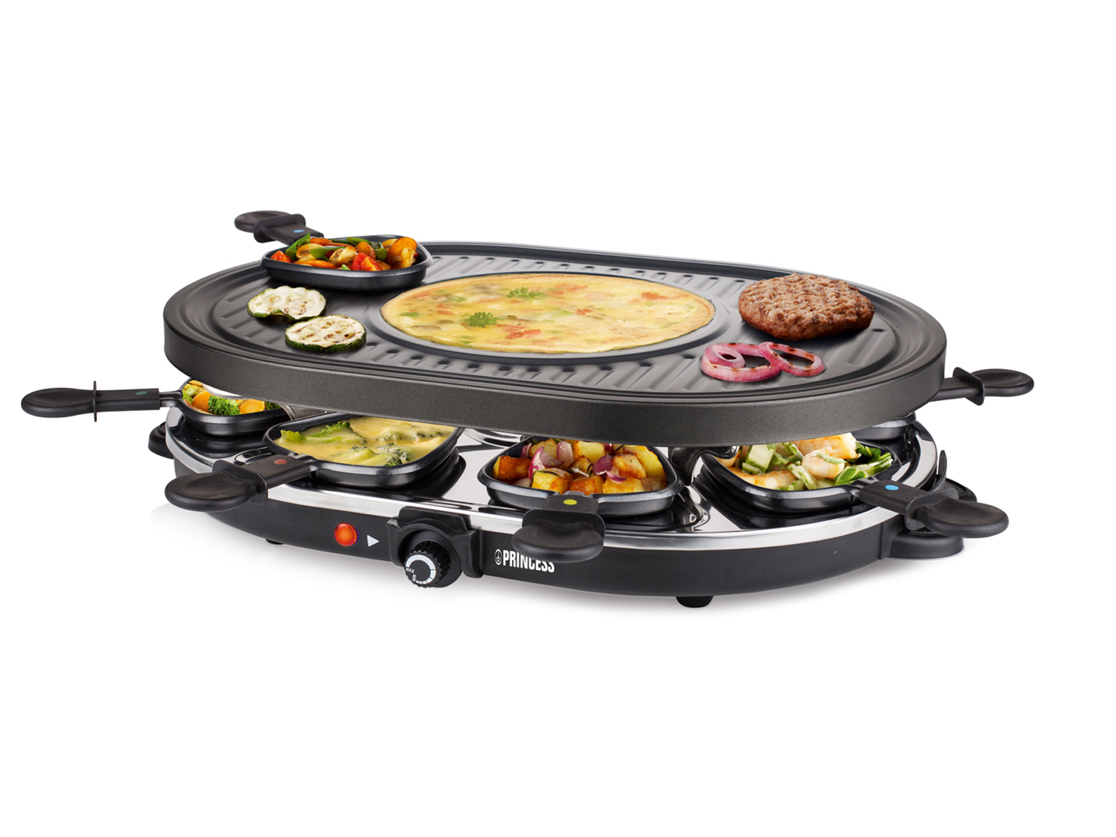 Grill do raclette z ugotowanym jedzeniem, w tym warzywami i mięsem, na białym tle.