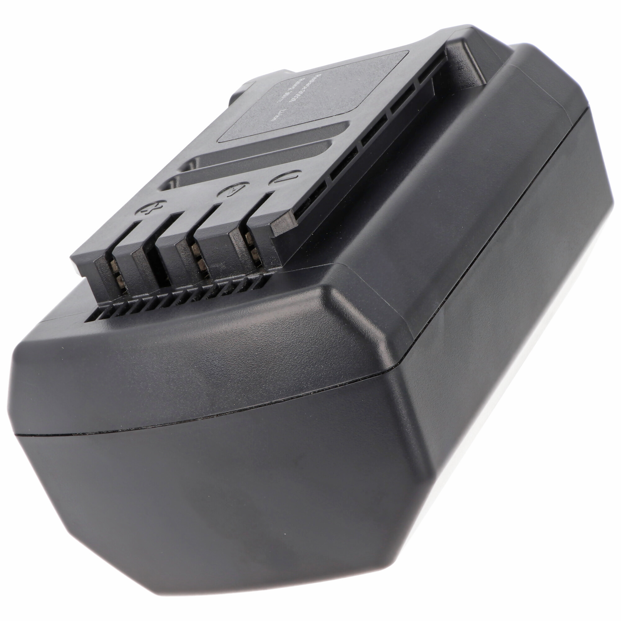 Ein schwarzes Batterieladegerät, schräge Ansicht, auf weißem Hintergrund. Es hat drei Anschlüsse.