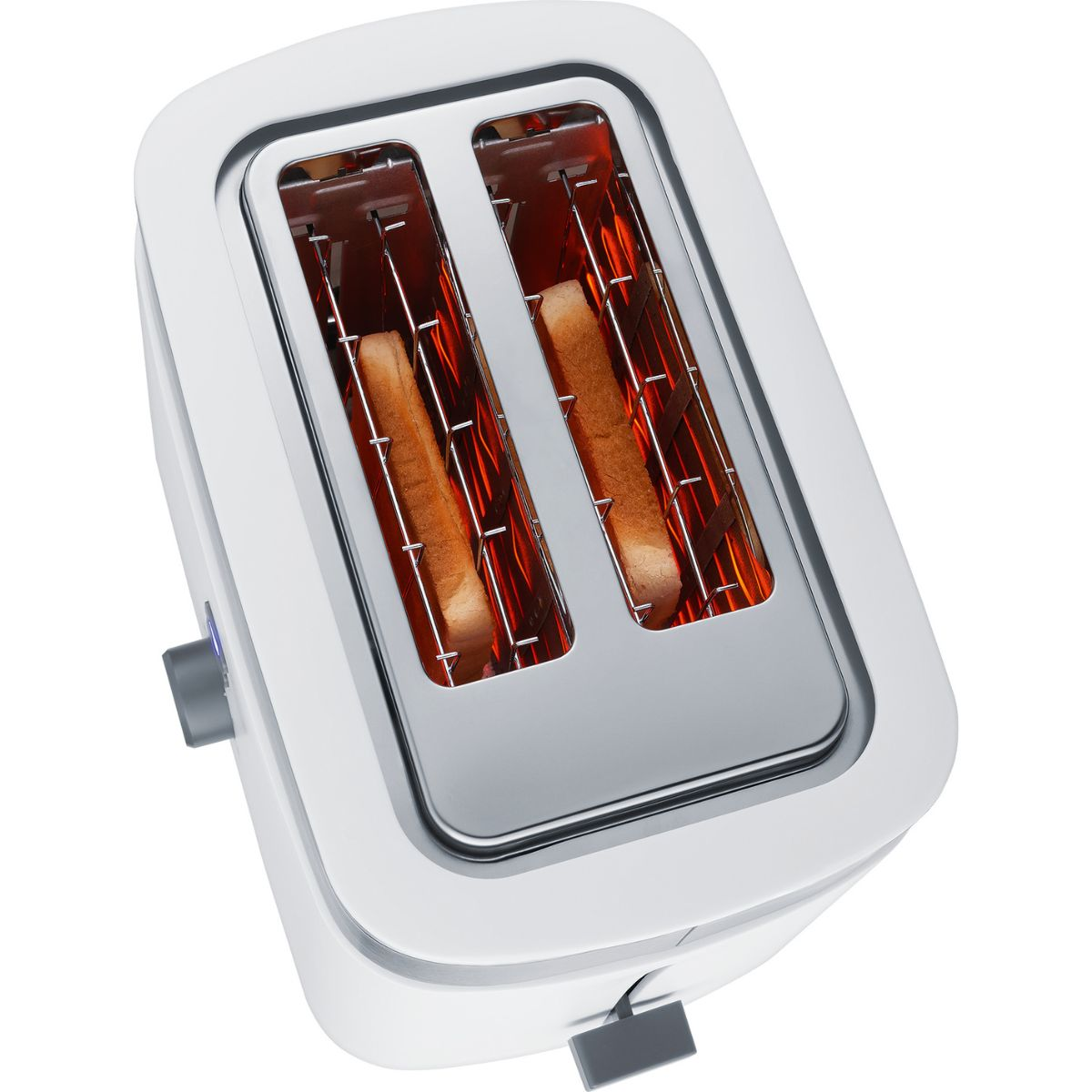 Weißer Toaster mit zwei Schlitzen, in denen sich jeweils eine Scheibe geröstetes Brot befindet.