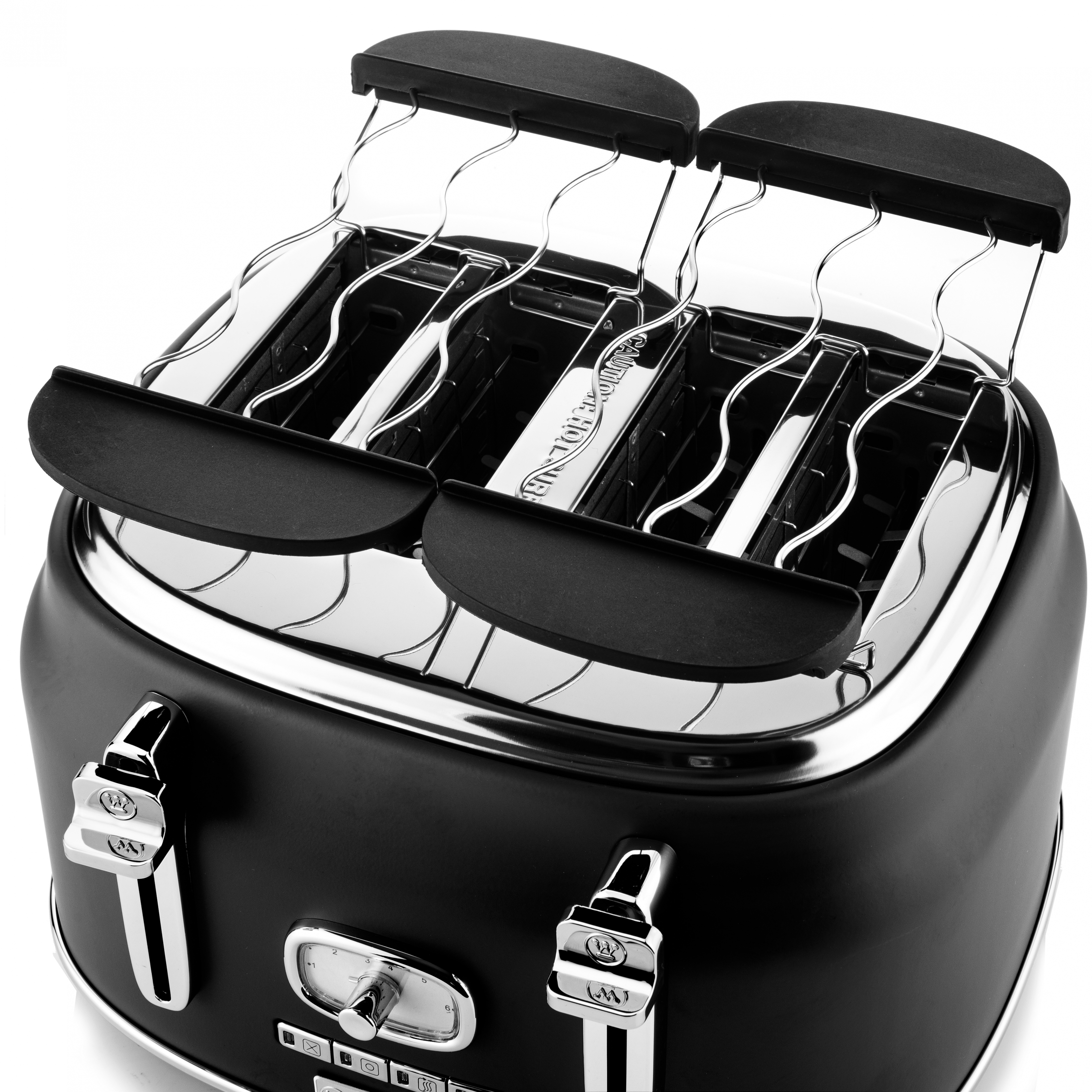 Schwarzer und silberner Toaster mit zwei Schlitzen, Draufsicht. Chromakzente und schwarze Griffe, weißer Hintergrund.