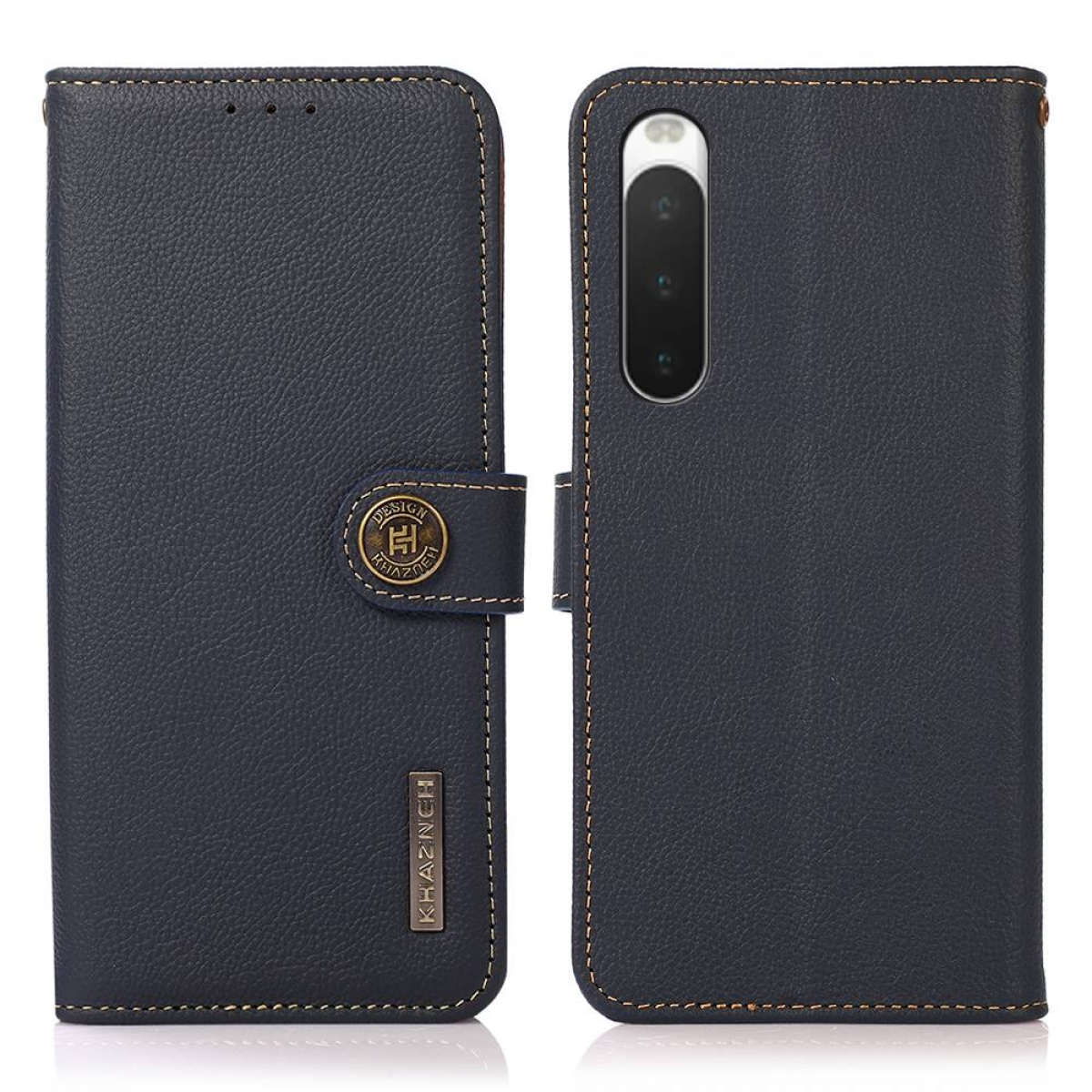 Eine dunkelblaue Leder-Handyhülle mit Knopfverschluss und Ziernaht. Das Telefon ist innen sichtbar.