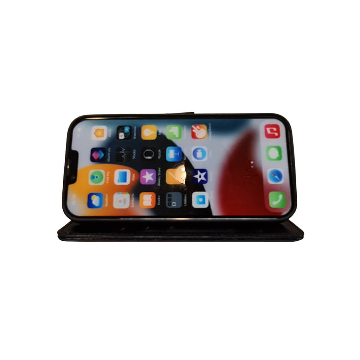 Ein Telefon mit schwarzem Etui, das einen Startbildschirm mit Apps anzeigt.