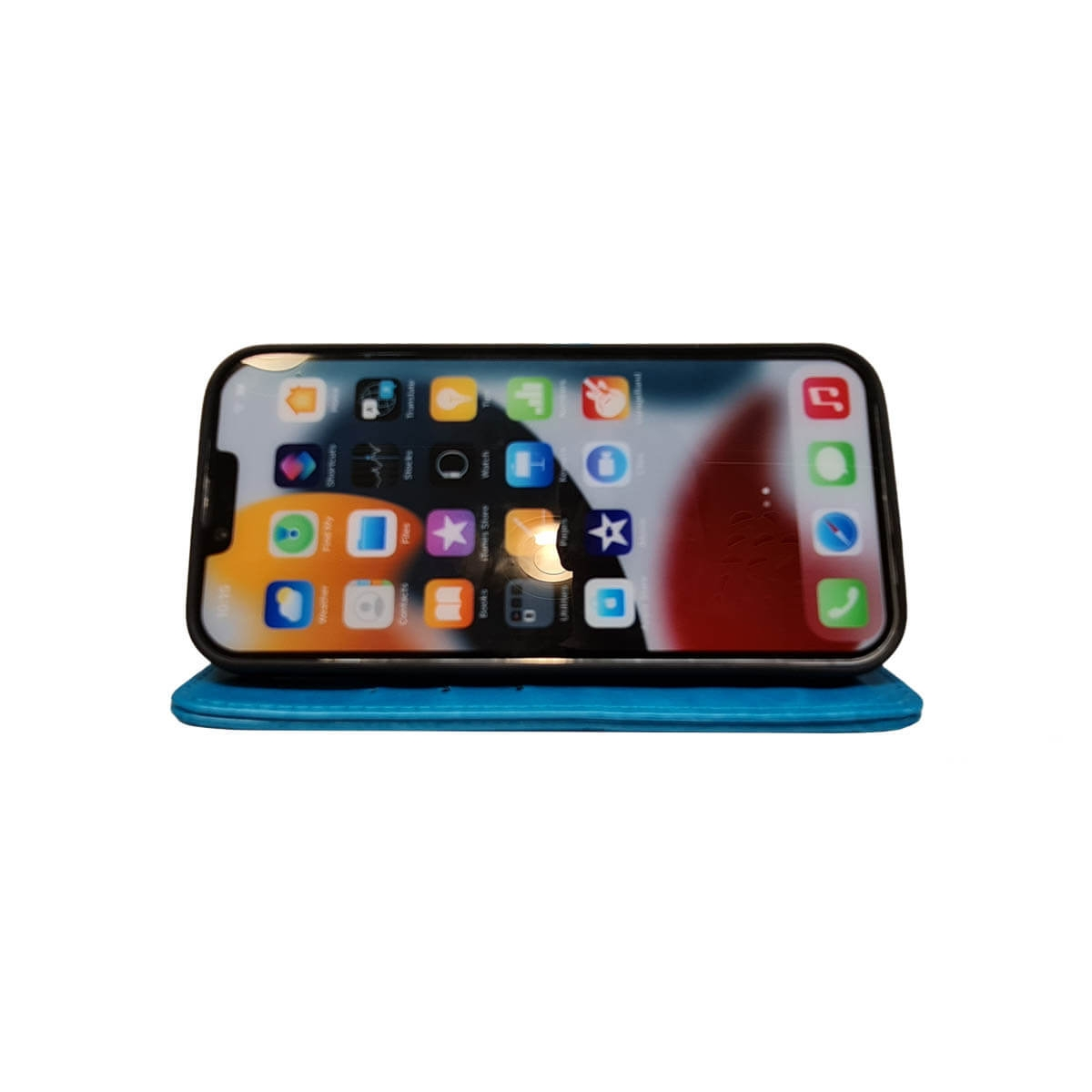 Smartphone auf blauem Case, das Apps zeigt. Weißer Hintergrund.