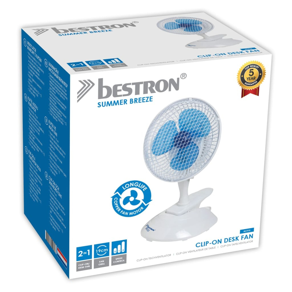 Scatola con un ventilatore da scrivania. Il ventilatore è bianco con pale blu. La scatola ha testo e grafica.