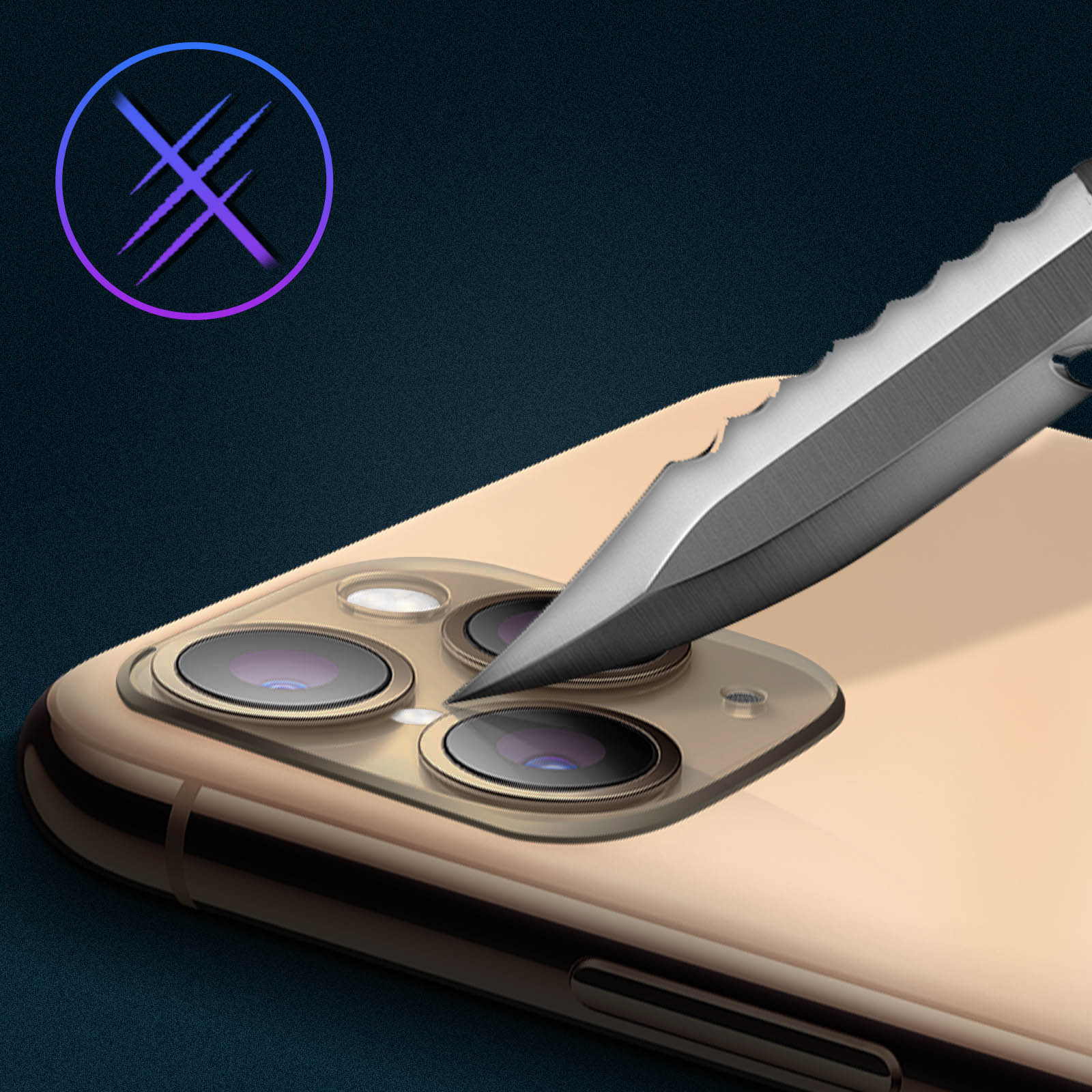 Un coltello colpisce l'obiettivo della fotocamera di un telefono. Lo sfondo è blu scuro. Un logo è in alto a sinistra.