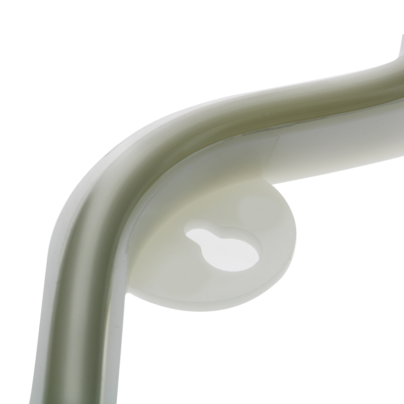 Primer plano de un tubo curvo de plástico blanco con pieza de montaje circular. Aislado.