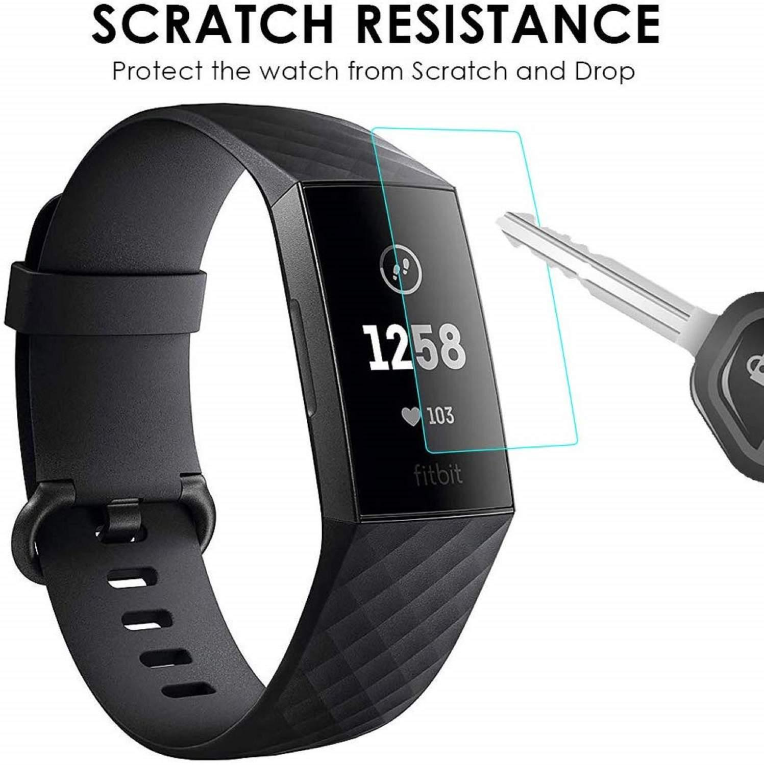 Schwarze Fitbit-Uhr mit schwarzem Band neben einem Schlüssel. Text sagt 'Kratzfestigkeit'.