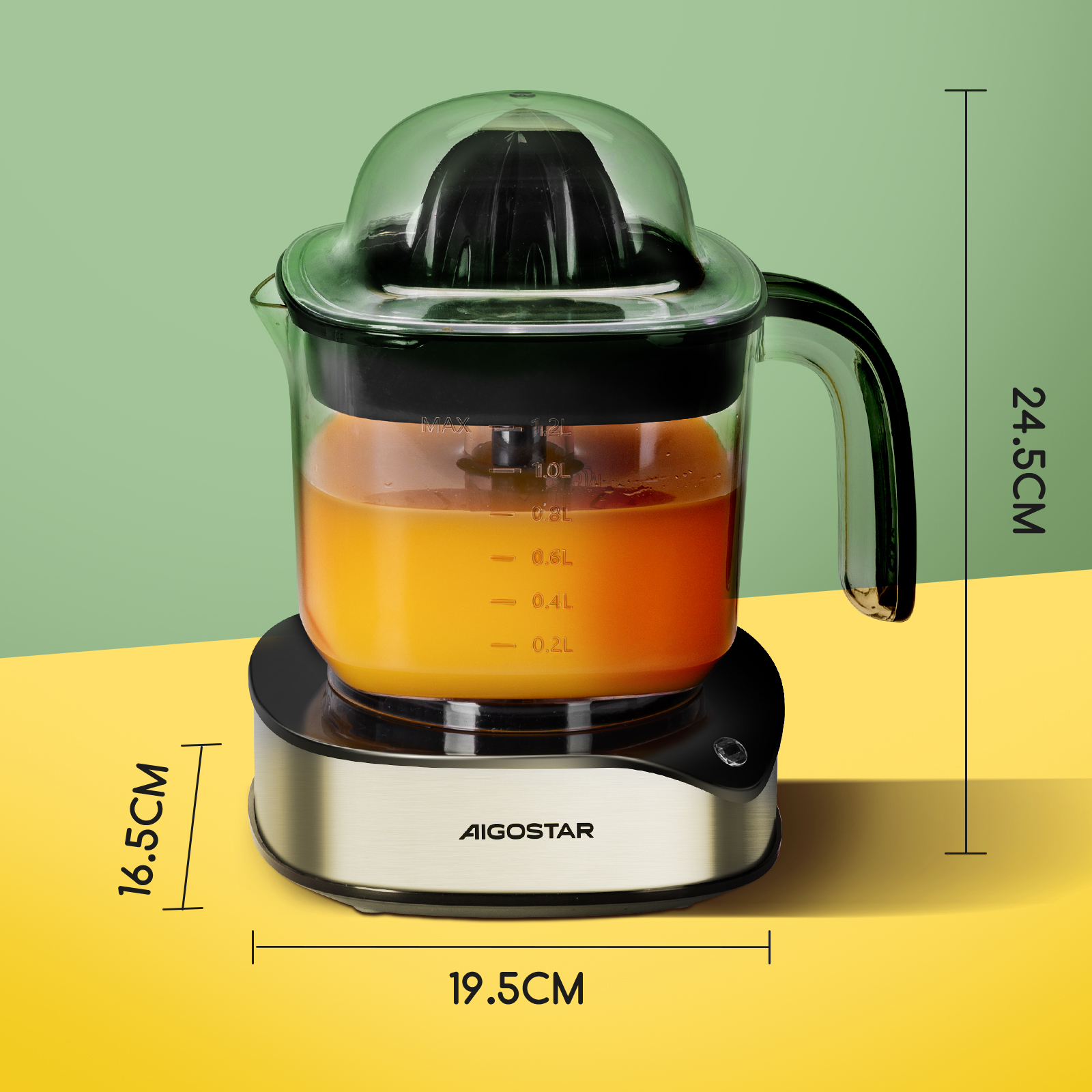 Exprimidor eléctrico con zumo de naranja y parte superior negra, sobre fondo amarillo-verde.