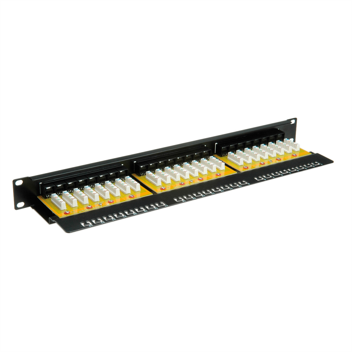 Ein schwarzes Patchpanel mit vielen weißen und gelben Steckverbindern.