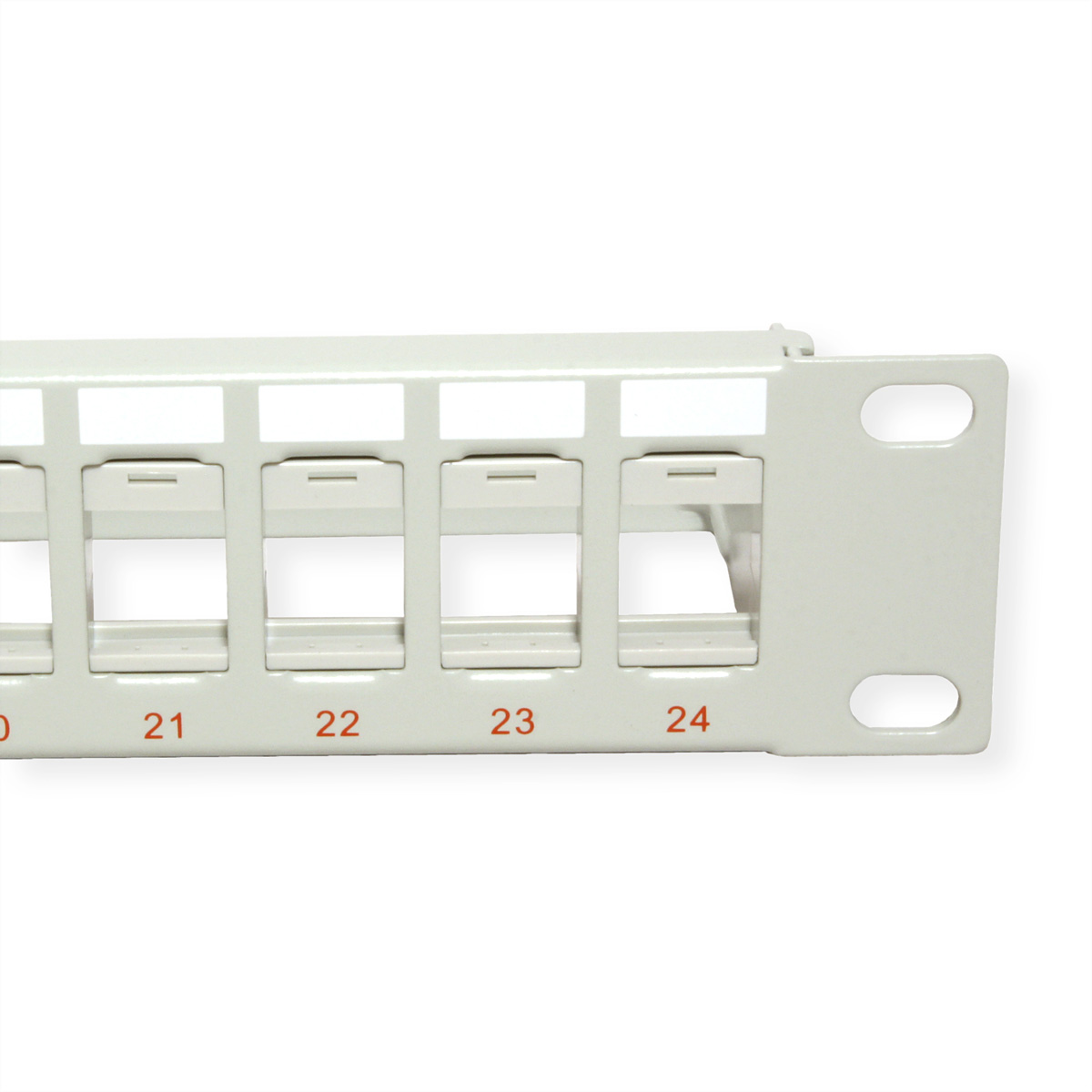 Ein weißes Netzwerkpanel mit mehreren nummerierten Steckplätzen von 20 bis 24.