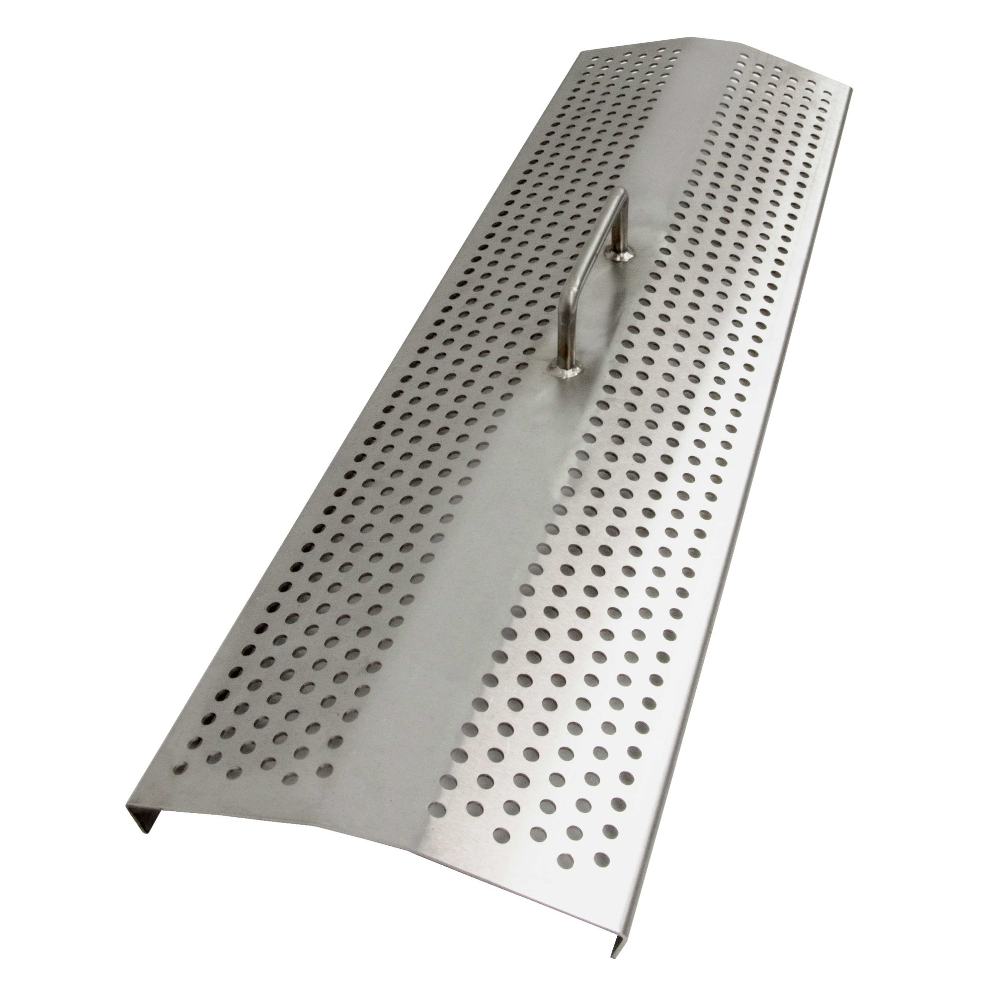 Perforierter Metallschutz mit Griff. Der Deckel ist rechteckig mit abgerundeten Ecken. Weißer Hintergrund.