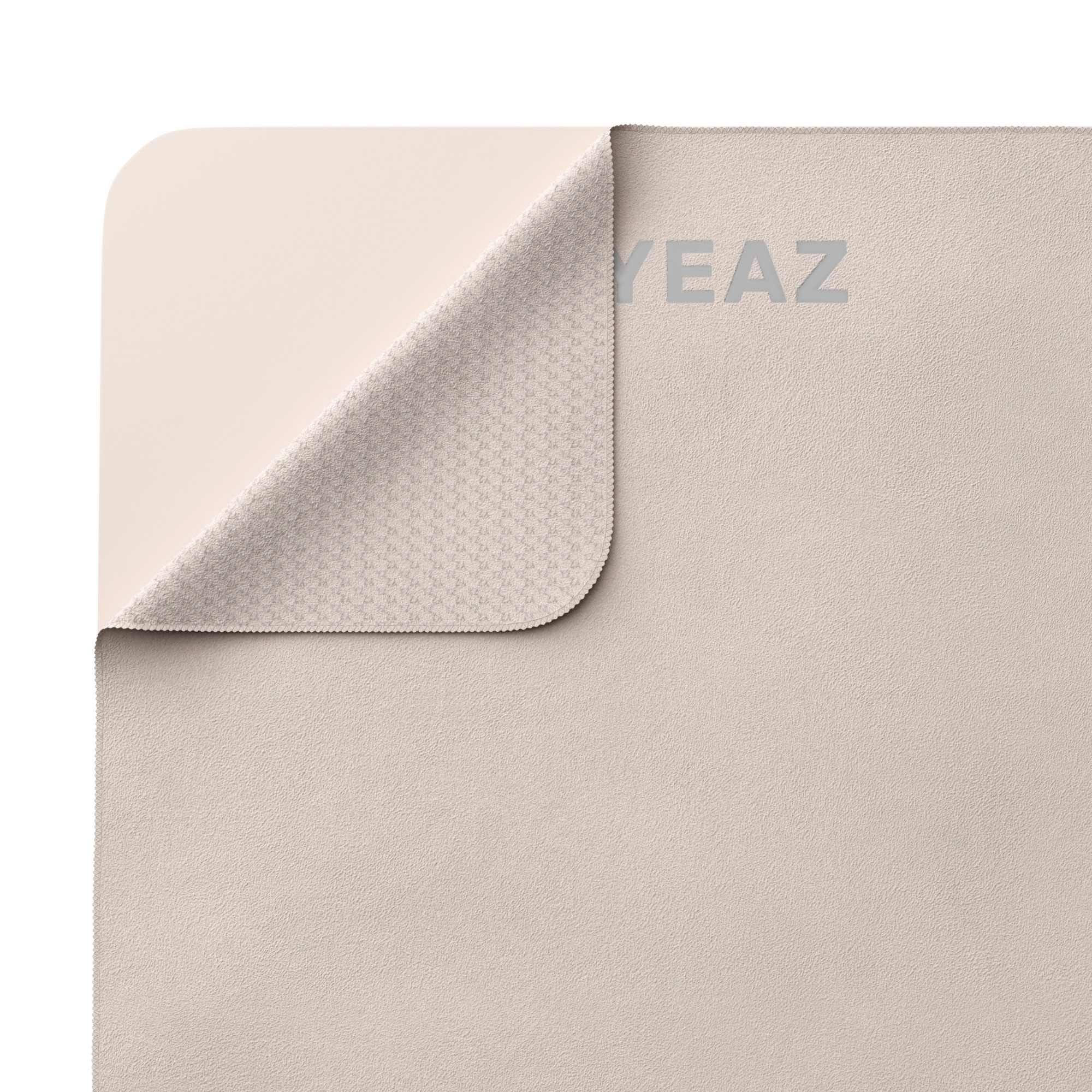 Beiges Mauspad mit hochgefalteter Ecke. Graues Logo: YEAZ.