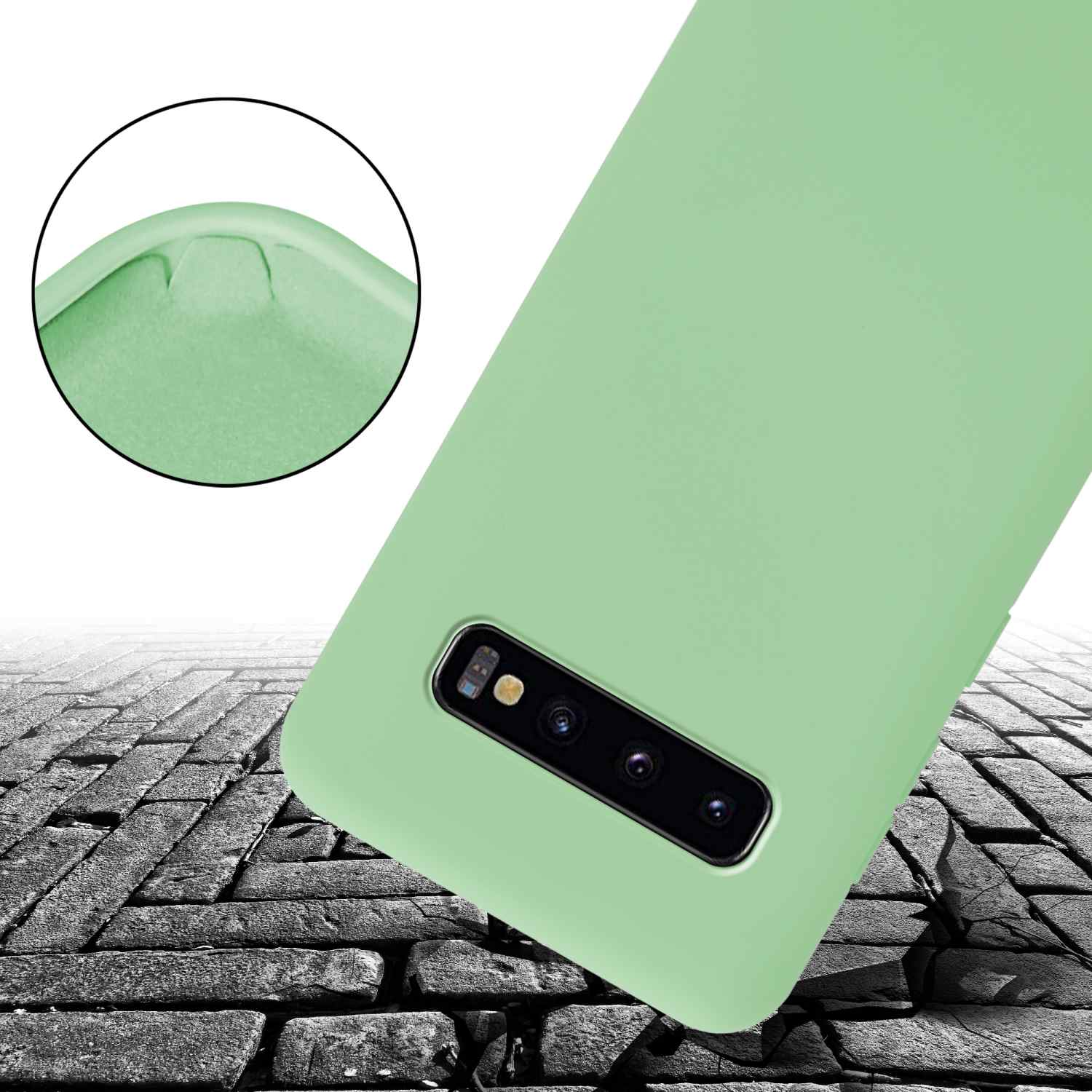 Custodia per telefono verde. Retro del telefono con tripla fotocamera e flash su sfondo strutturato.