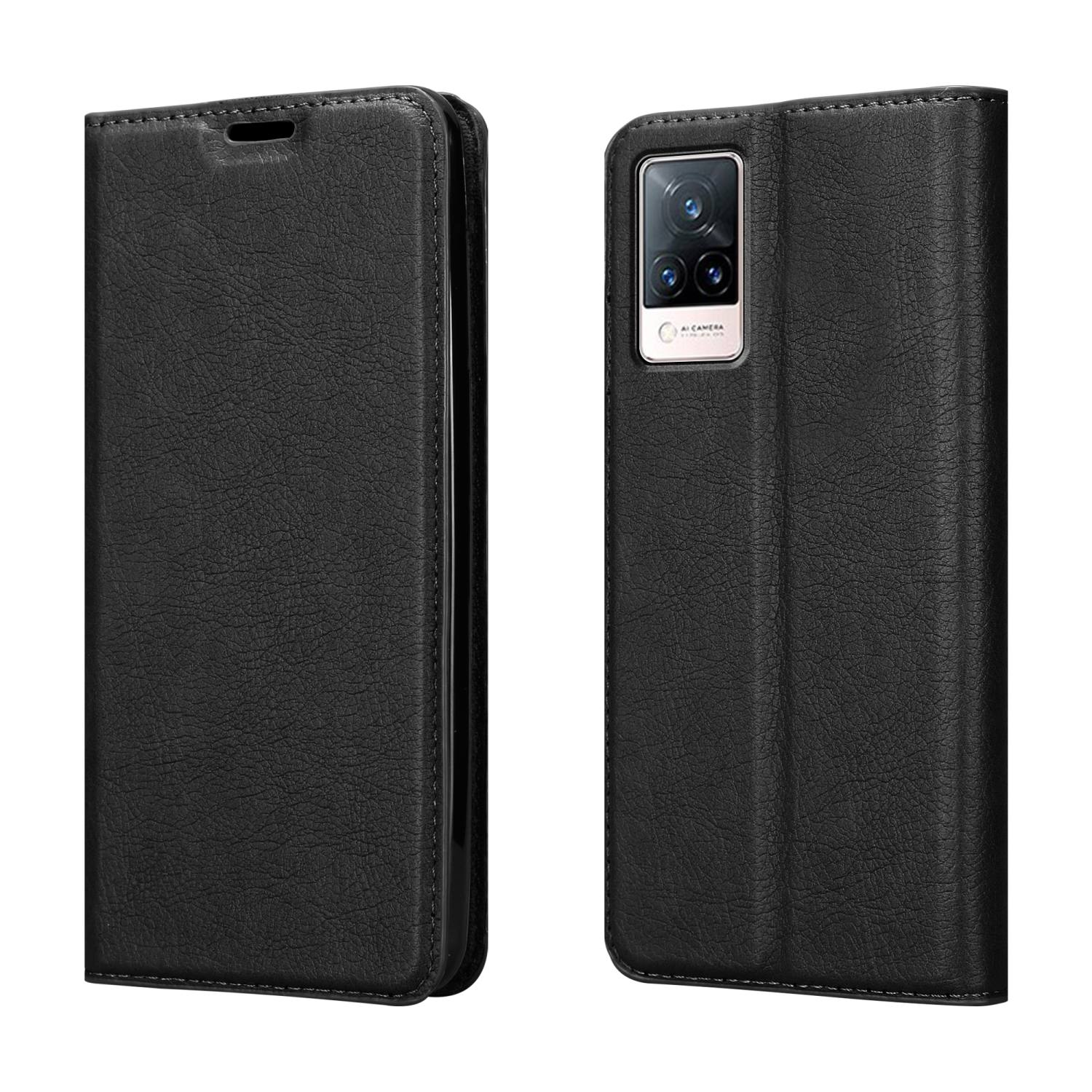 Eine schwarze Leder-Handyhülle mit dem Telefon darin. Die Hülle ist links geschlossen und rechts offen.