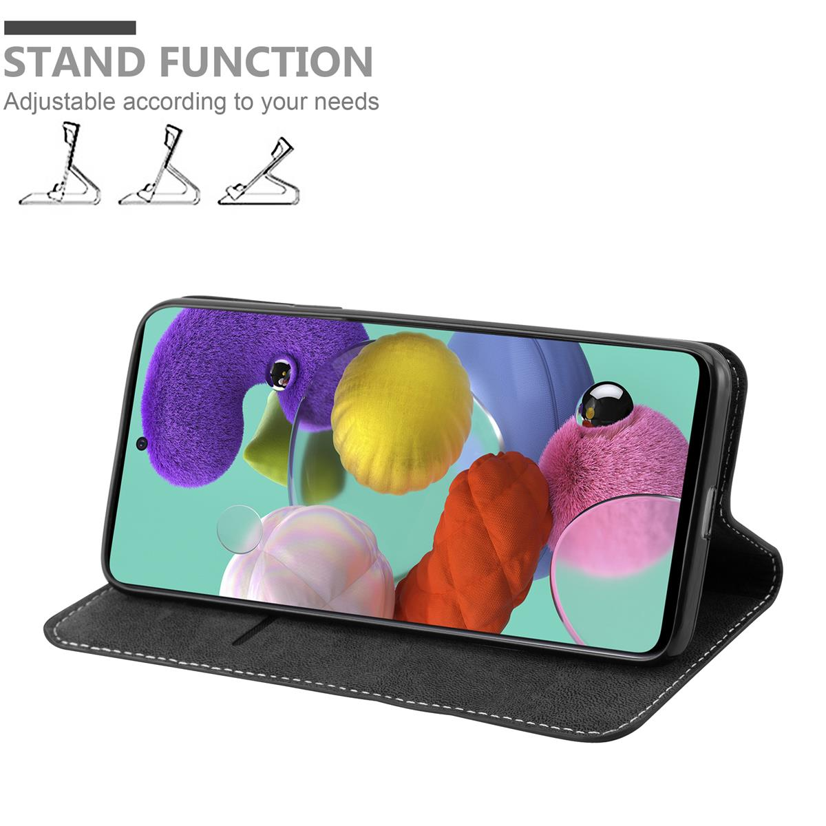Un telefono in una custodia nera, aperto e in piedi, con immagini colorate sullo schermo.