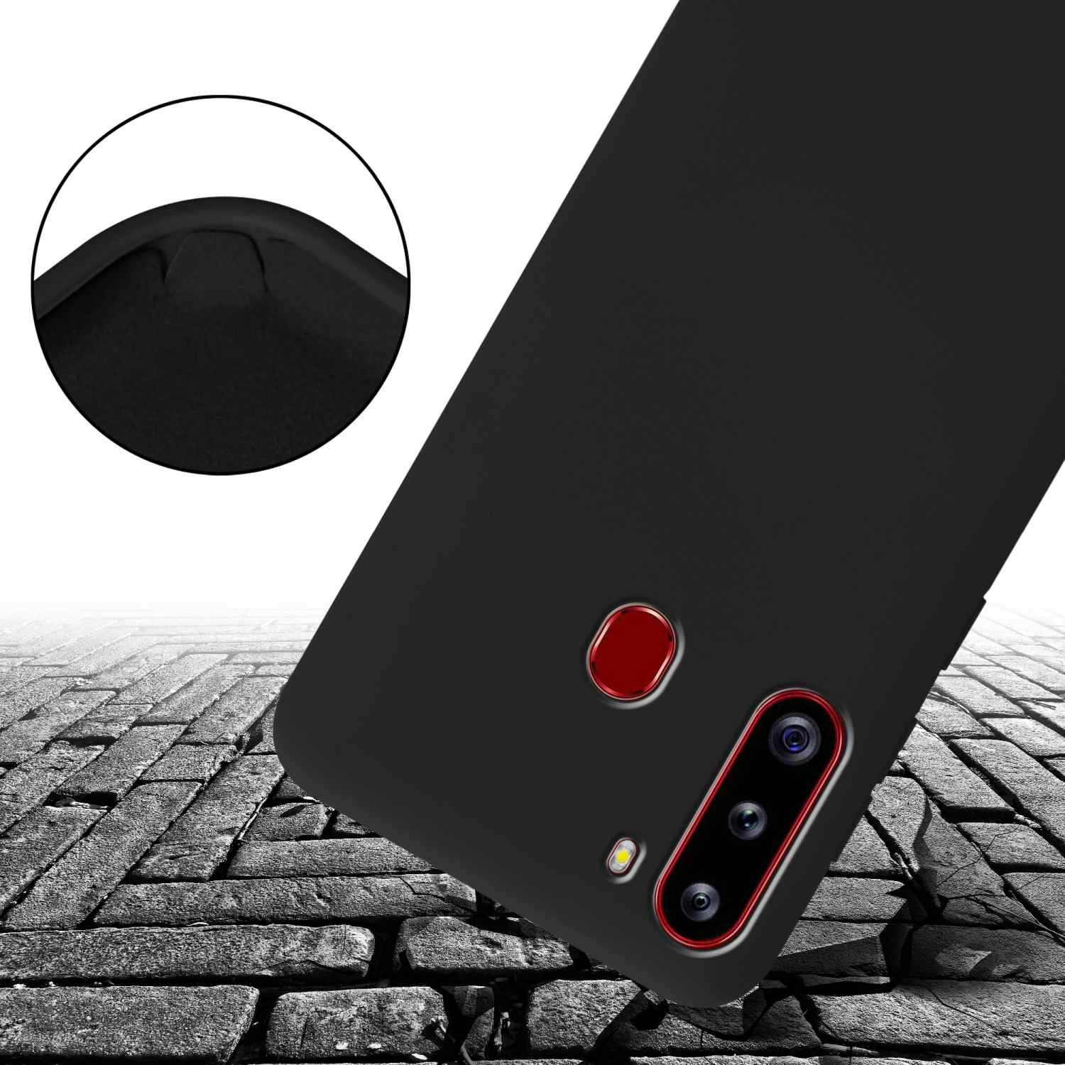 Custodia per telefono nera su terreno di mattoni con fotocamera. Cerchio rosso della fotocamera visibile.