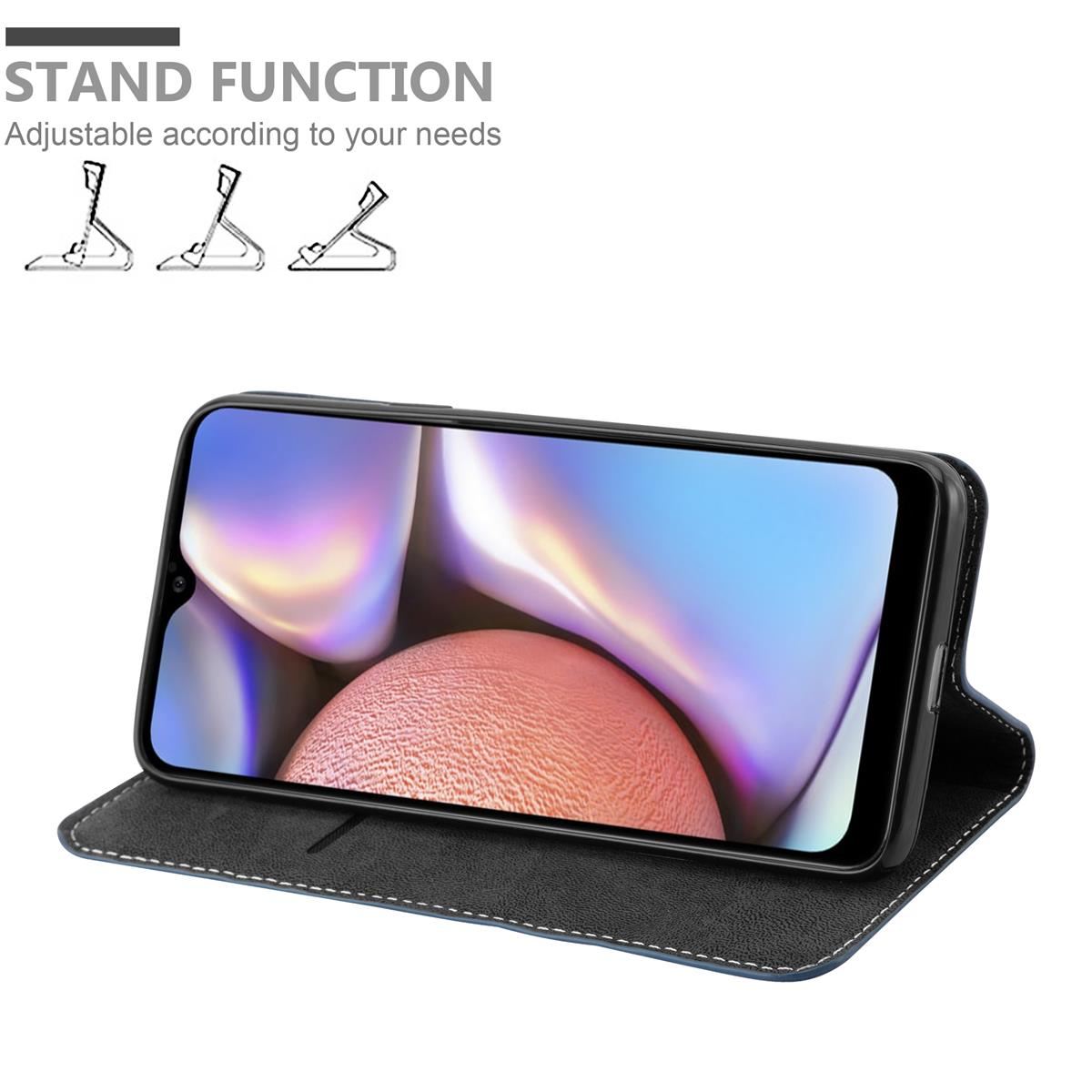 Schwarze Handyhülle in Standfunktion. Ein Telefon wird in das Gehäuse gelegt, das einen blauen Himmel zeigt.