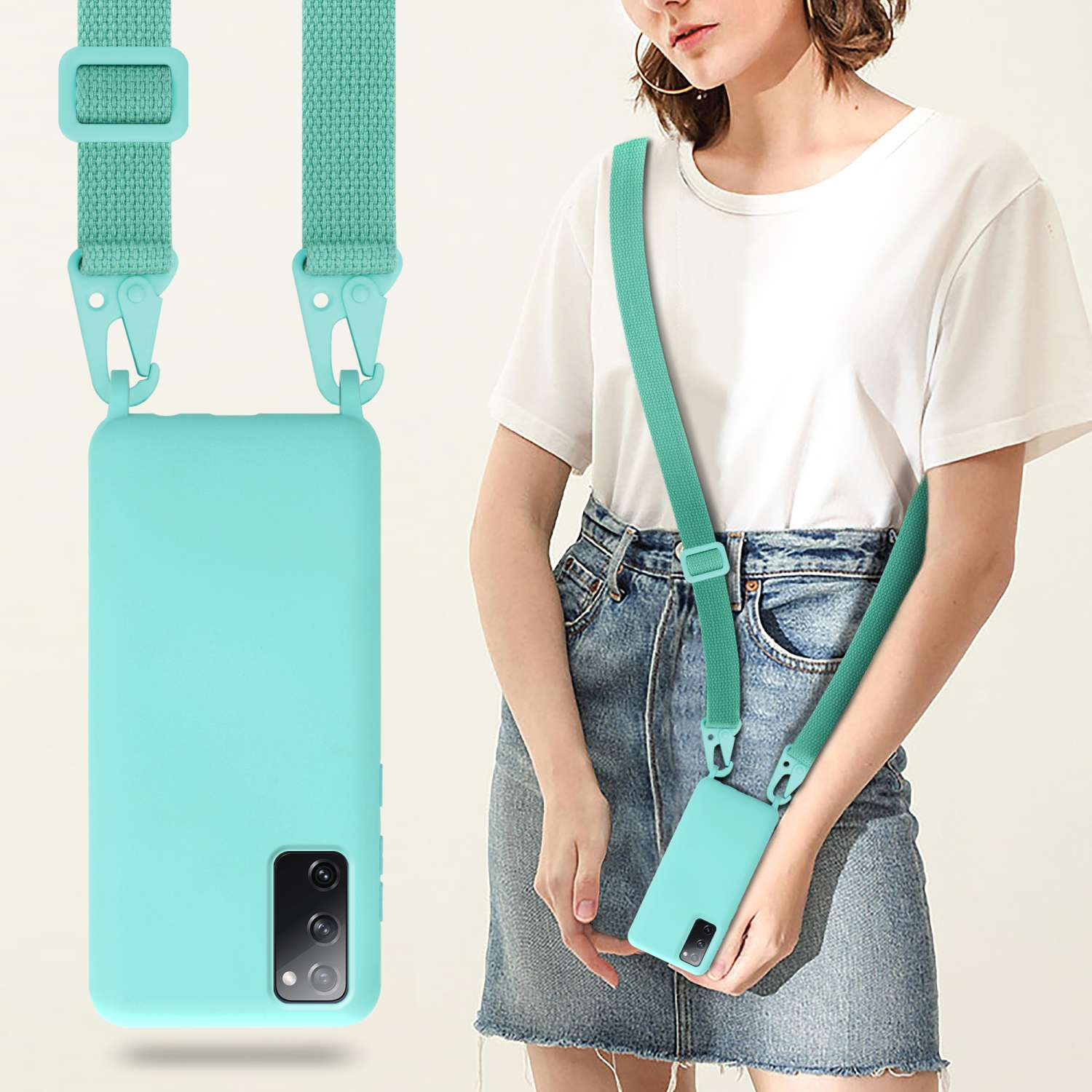 Donna con custodia per telefono verde acqua con cinturino. La custodia è azzurra. Sfondo bianco.