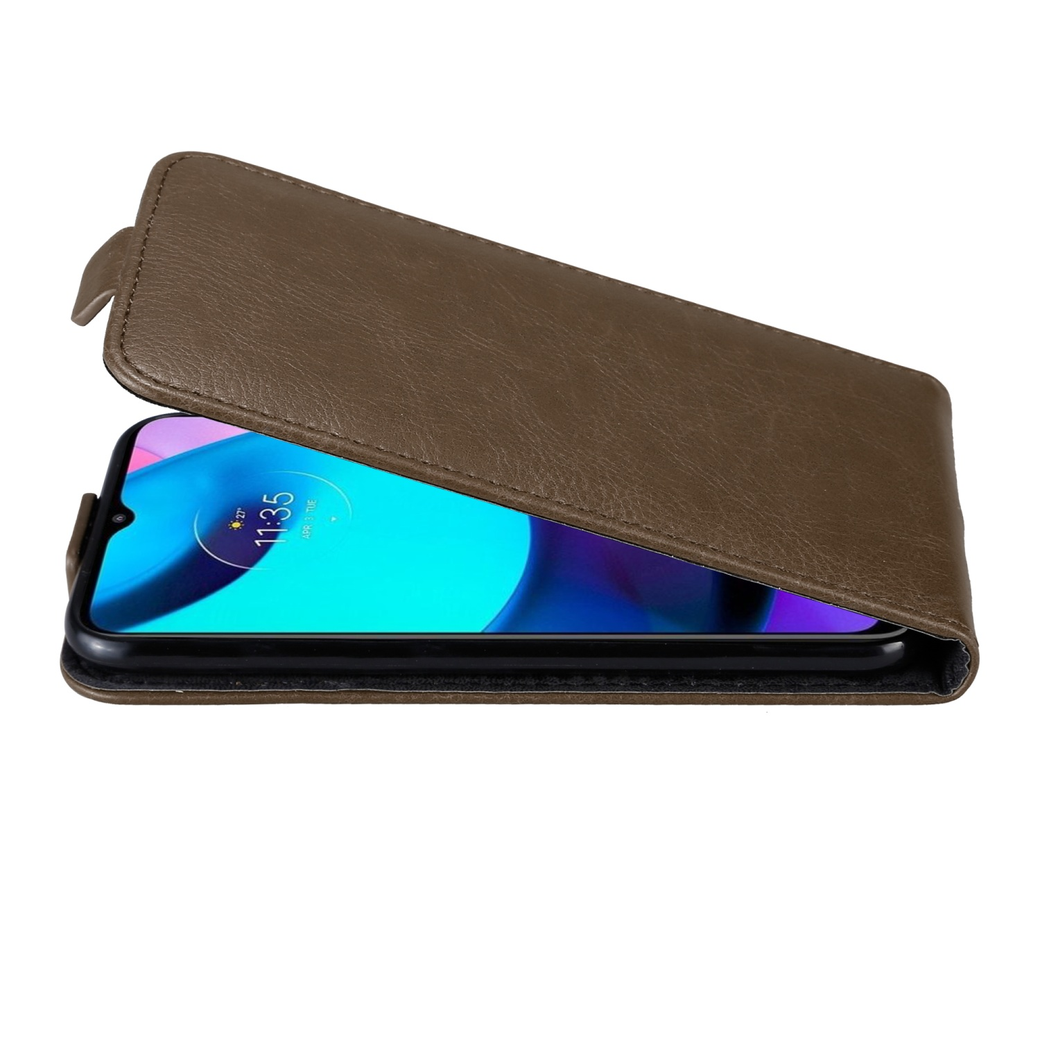Eine braune Handyhülle, offen, mit einem Telefon darin. Das Telefon zeigt die Uhrzeit, und die Hülle befindet sich auf weißem Hintergrund.